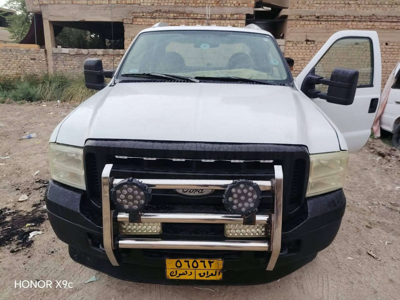 السلام عليكم ورحمه الله وبركاته
فورد F_350  موديل 2007 
اللون ابيض (صبغ عام جماليه) 
كير ومحرك تاهو قبل شهرين شديته V8
السيارة كلش نضيفة وحلوة وجديدة داخل جديد كشر كلش نضيف  تخم تايرات جدد ويل كب جديد صدر امامي خلفي جديد سستم سماعات جدد شاشة جبيرة كير محرك اكسل مكفولات كهربائيات كاملات السيارة عليها تعمير كامل السعر 85 وبيها مجال العنوان بغداد التاجي 
 للأستفسار التواصل مع الرقم ***********

نص مكتوب في الصور:
- HONOR X9c
