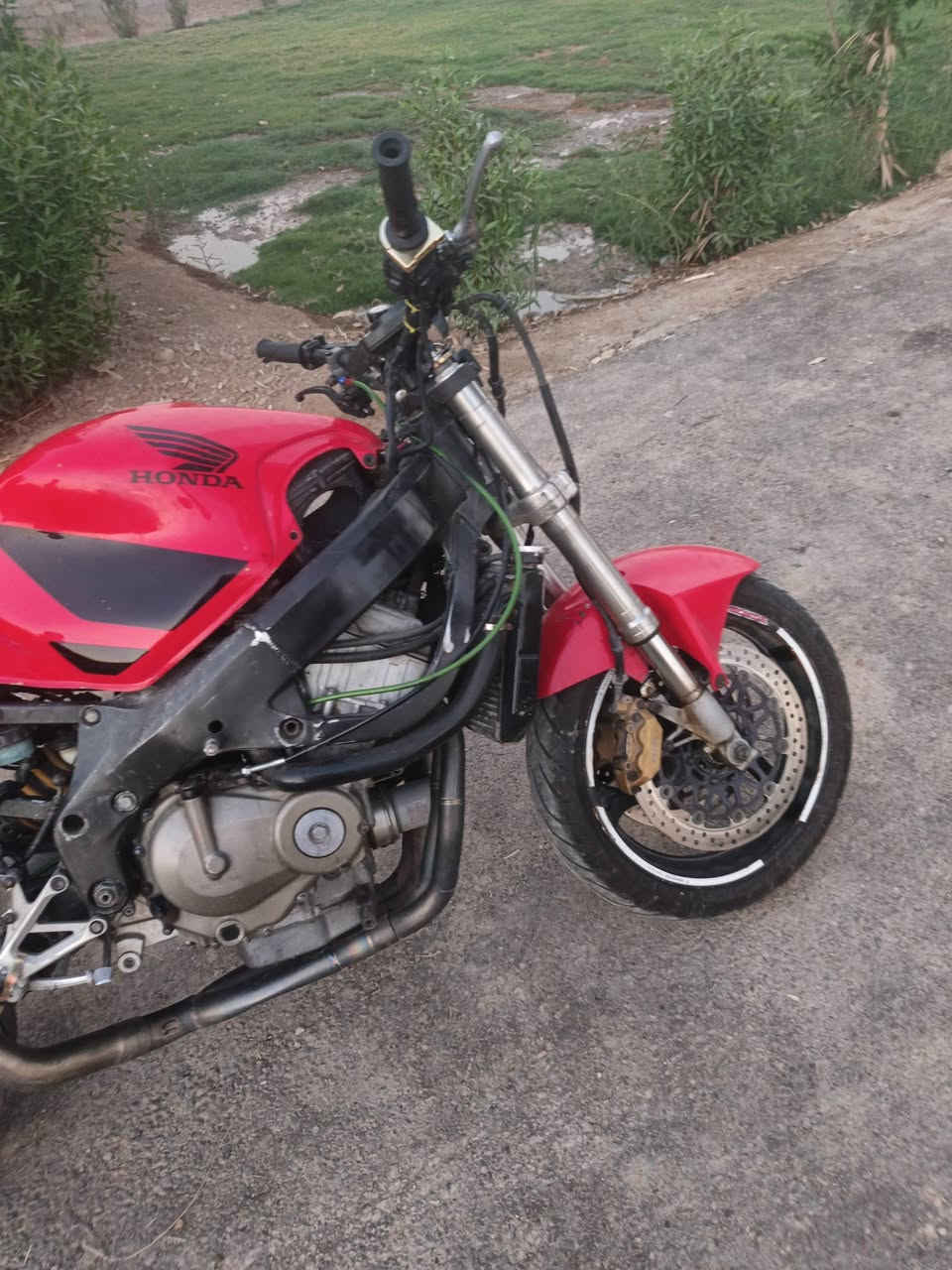 🏍️ للبيع دراجة هوندا F4i ❤️‍🔥600
نظيفة وحالتها زينة، مكينة تشتغل وقيادتها ممتازة.
شرط الشلعه او معدل ممتاز جدن والله 4البطناش والله والله 
الدراجة مثل ما موضح بالصور، الفحص والمعاينة للجادين فقط.
💰 السعر: [15او بيهء مجال كلش غليلل 
📍 المكان: [بغدادالمدائنسلمانباك]
📞 للتواصل: [***********]
للجادين فقط، والبيع على السوم/السعر النهائي حسب الاتفاق.
