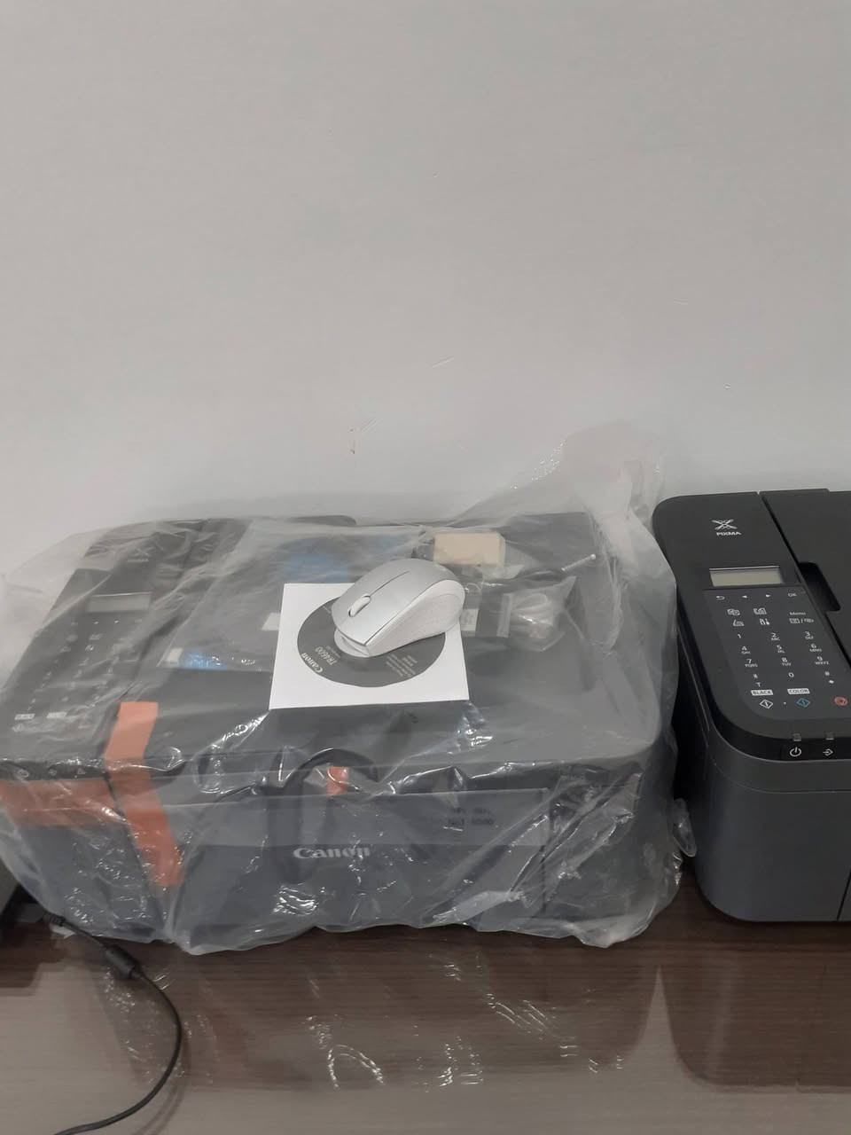 طابعه للبيع اثنينهم جديدين بل باكيت مع كامل الملحقات تواصل ***********
