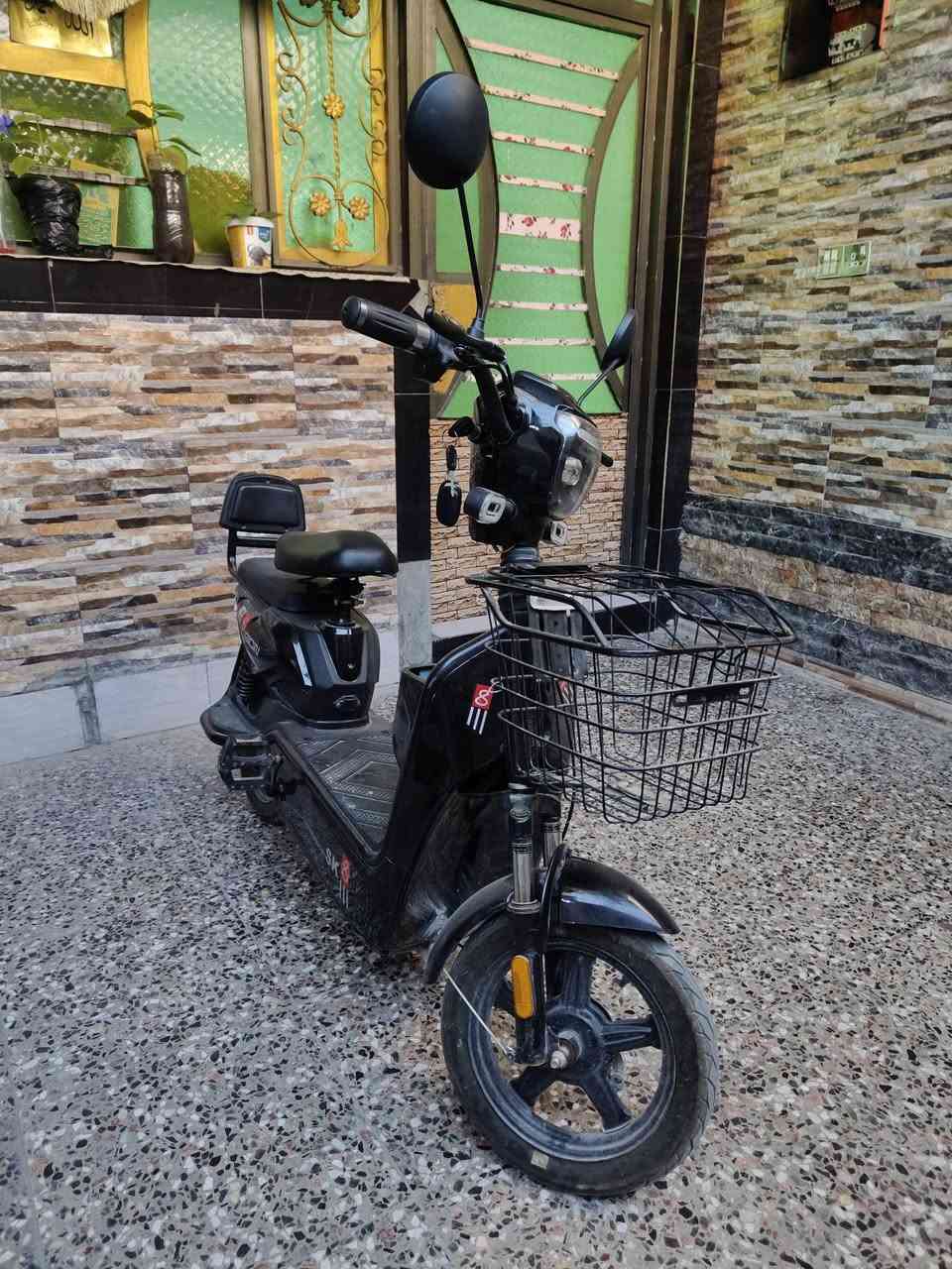 سلام عليكم
دراجة كهربائية Gicin SK8 للبيع 🛵⚡
مستعملة أكثر من سنة، وحالتها جيدة وكلشي بيها شغال.
🔋 البطاريات جديدة
🔌 الشاحن الأصلي موجود
⚡ تمشي تقريباً 20 كم بالشحنة حسب الاستخدام
💡 أضوية، إشارات، كلشي شغال
حامل للهاتف

💰 السعر: 275 ألف دينار عراقي وبي مجال بسيط

المكان: بغداد الشعلة

للاستفسار التواصل عبر الواتساب 
***********

