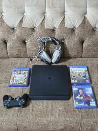 بلي ٤ سلم  جهاز بلادي مامفتوح + ٣ اقراص + جوستك + headset سعرة ٢٥٠ الف...