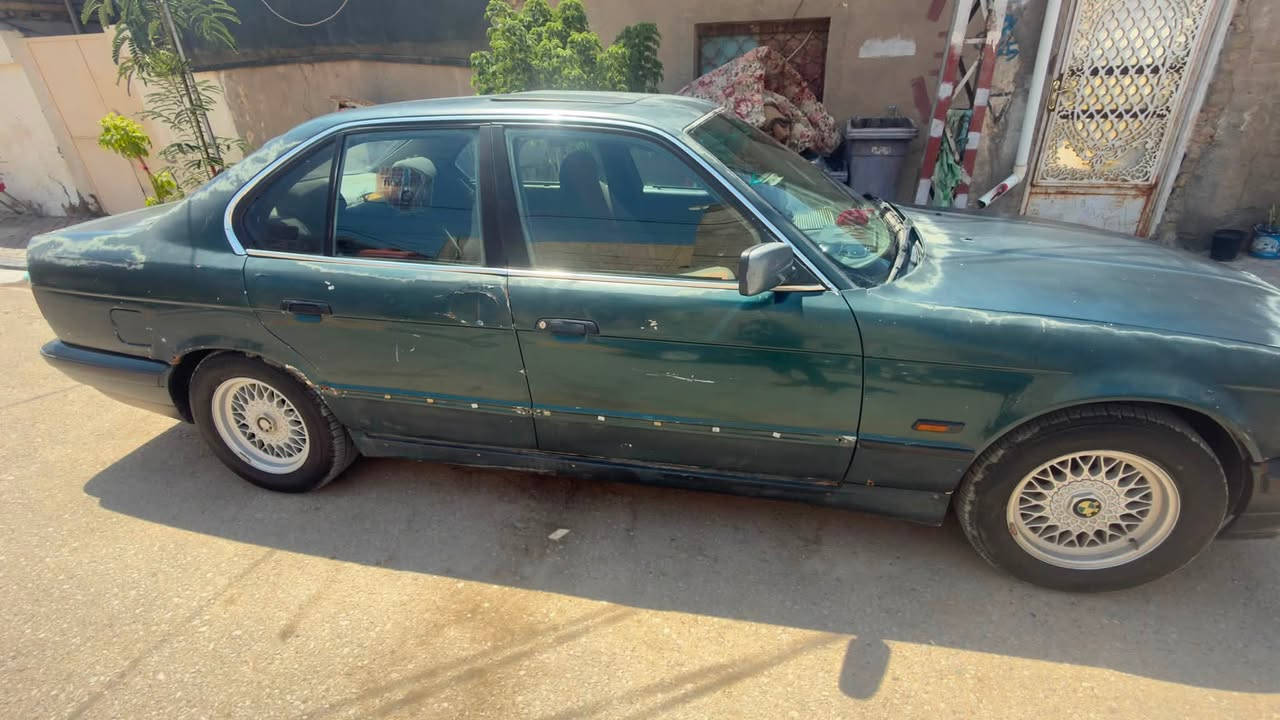 السلام عليكم BMW525 موديل 1991رقم بغداد بسمي. السيارة مامعمرة نقص غرفة وصبغ *********** تبريد شغال عنواني ديوانية
