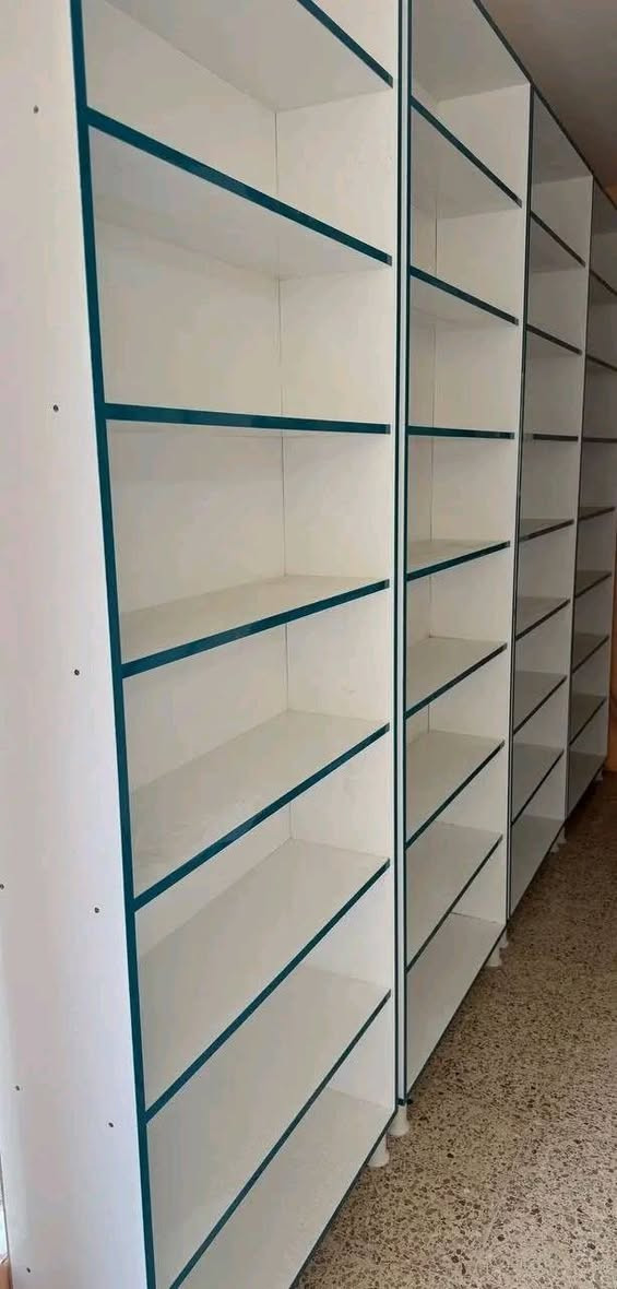 اثاث صيدلية للبيع التواصل على الخاص او الواتساب *********** /***********
