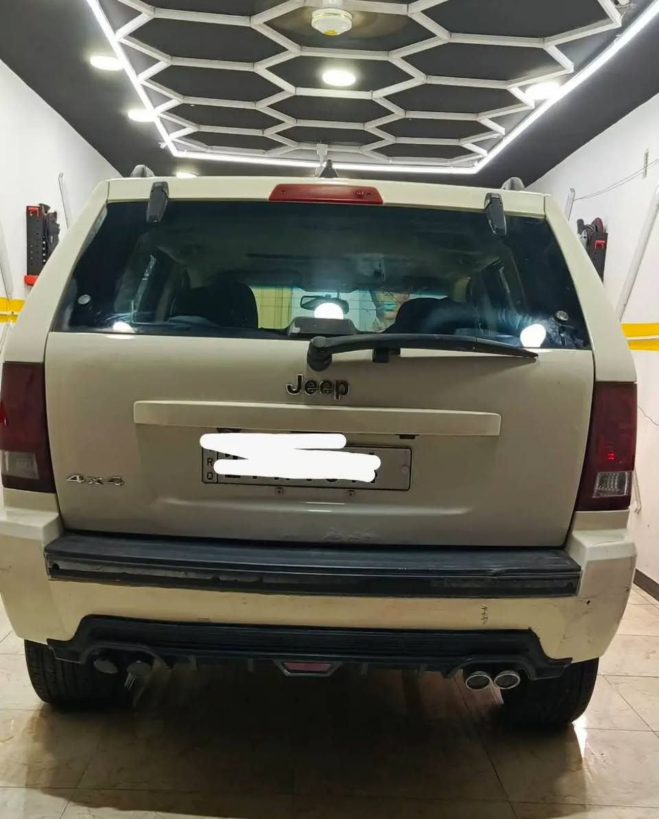 Jeep Grand Cherokee 2010
اكتبلك بالعربي الله يخليك اذا مو شراي لا تتصل ولا تتواعد الناس هم عدها شغل اذا شراي جاد كدامك تفاصيل السيارة وسعرها مناسب 
كشنات جلد 
فتحة سلايد 
شاشة لمس بلادي اصلي 
وكامرا بلادي شغالة ايضا 
سستم صوت 
5 تايرات جدد حتى السبير ويل كب وجديد 
محرك 3700
ماشية 131 الف فقط 
جاهزة محرك كير تبريد شغال وممتاز وحدادة  صدر  نص عمر  
رقم بصرة دولي انكليزي بسمي مكاني بغداد الطالبية 
ضرر بنيد وجاملغ
صبغ 3 قطع والسونار مرفق 

السعر 82
***********
