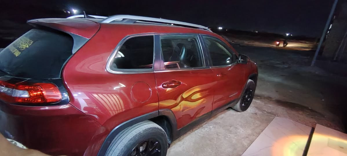 3200
بانورامي
4X4 دفع رباعي 
 V6 سلندر
ضربتها فقط بنيد  ابدا ما واصل للمحرك
 دواخل جلد اسود بلادي

شاشة كبيرة بلادي
تخم تايرات جدد
حداديه جديدة
السيارة تعبان عليها كلش
 اي ستفسار  على الرقم وتساب + تصال
وماسنجر *********** 
مكان السياره ميسان العمارة
رقم نكليزي
مشروع وطني  تحويل ثاني يوم 
سعرها 130 وبيه مجال
