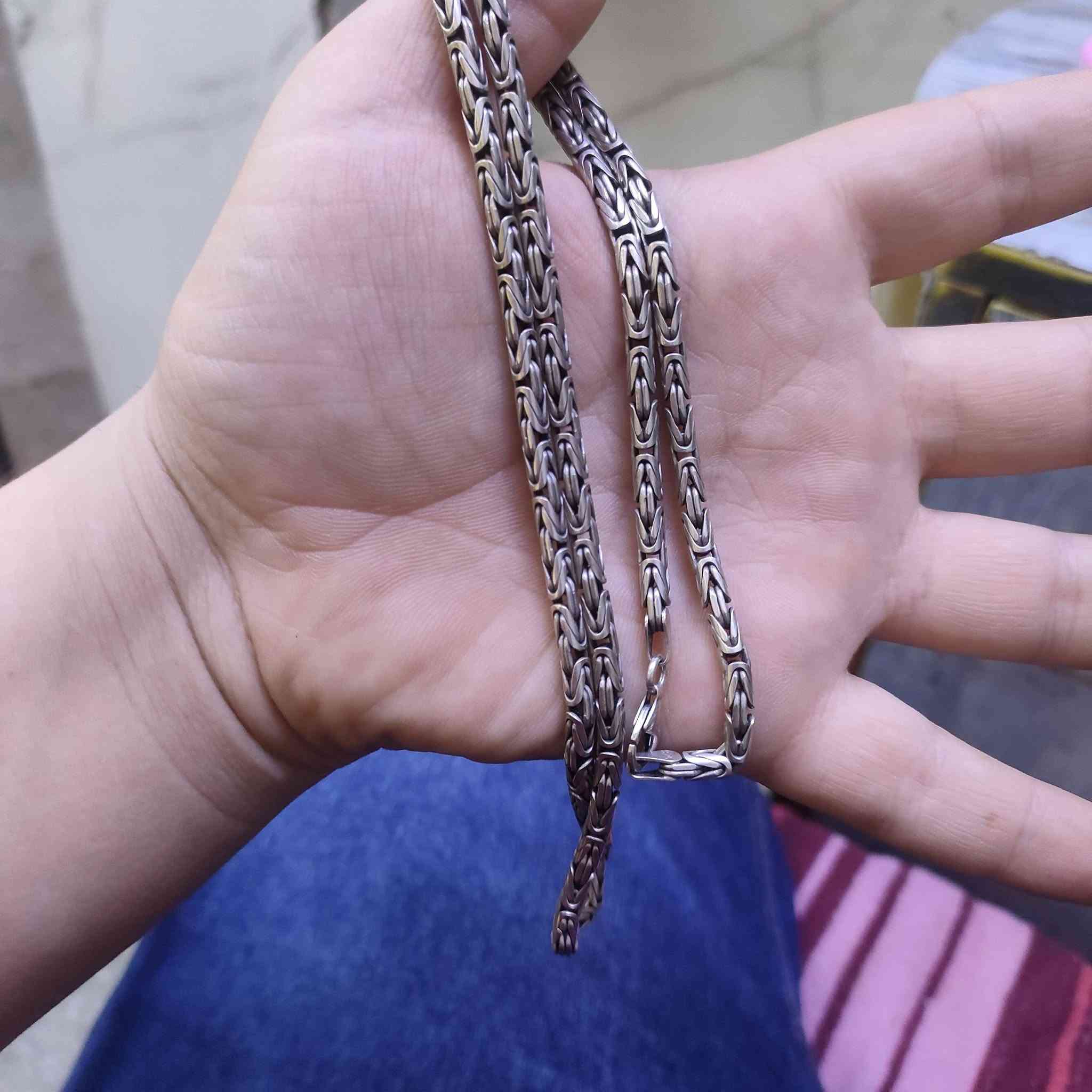 الغرام علا 4000وبي مجال قليل فضه ما مستخدم بس بتصوير مبينه هيج رقمي***********
كربلاء شارع الجمهوريه خلف مجمع الكوثر محل ابو خلف
