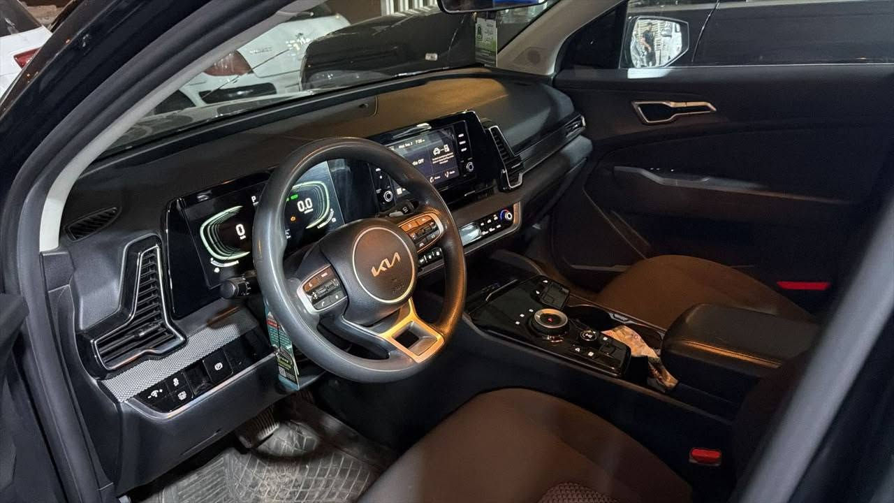 سلام عليكم كيا سبورتج هايبرد موديل 2023سياره جاهزه ماشيه 38 الف حقيقي سياره مكفوله عدا شبر بل جاملغ الأيمن الخلفي صبغ فقط اثر شخوط اي استفسار *********** السونار مرفق معى الصور

