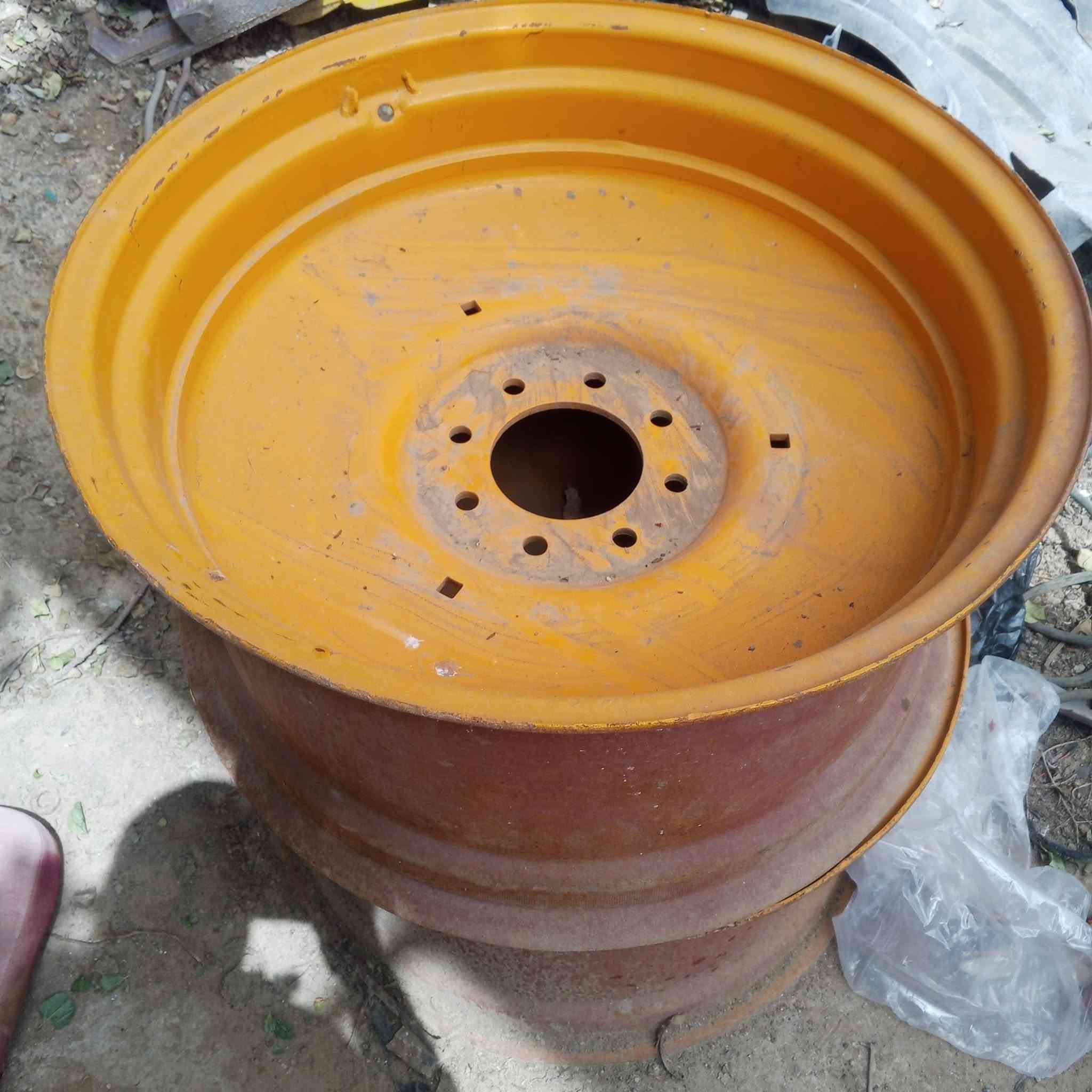 سلام عليكم
وياله جيب سي حجم 28. خلفي
***********
 السعر 300
