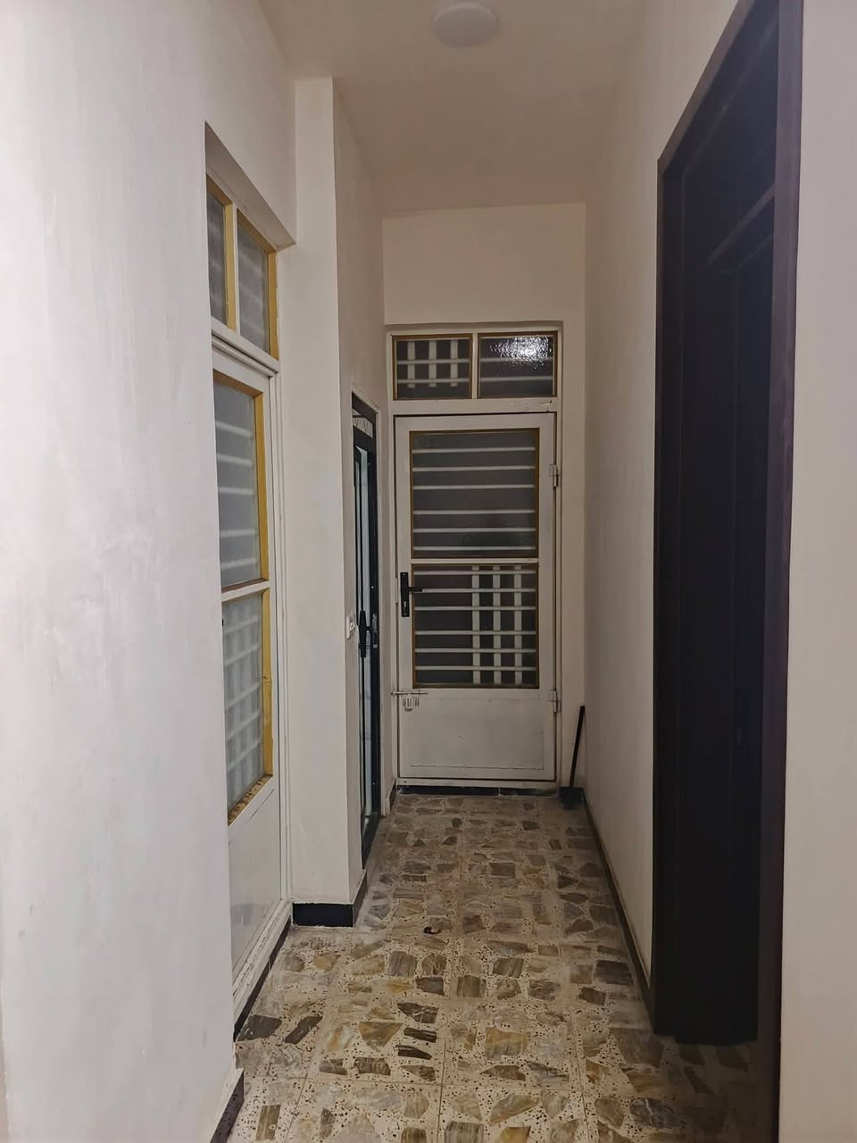 سلام عليكم بيت بالامانه بالبدايه المساحه 150 متر واجهه سبعه ونص مقابيله تشجير الاتصال ***********
