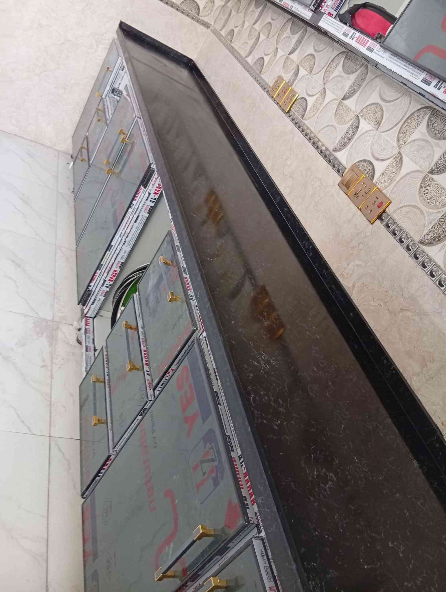 السلام عليكم يتوفر عدنه كوارتز المطابخ اختار يعجبك وراسني خاص ومتوفر كل الاواد وهاذه رقمي اذا تريديون تتصلون782 498 0747
