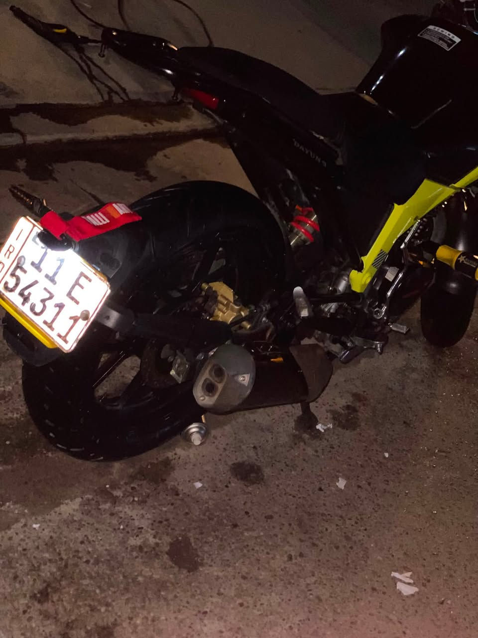 بسـم الله
دايوان ميـگا 2024 مكينه 200cc
- ماشية 26 الف

- ⚠️  رقم بغداد مميز مشروع وطـني يعني تحول وين ما يعجبك شرط تحويل ثاني يوم والدراجه بأسمي 

- الدراجه احلى من صور ومعتني بيها على اخر حباية 
———
التزويـدات ✅
- سلايدر ستيرن ذهبي
- سلايدر درع مكينه ذهبي
- حزام جاملغ خلفي
- دبل خلفي ياباني اصلي يعني انسى الطسه
- عنبار بريك رياضي اصلي

——-
مميزات الدراجه ✅
 
- تجي دبل خلفي واحد رياضي 
- تجي دسك امامي ودسك خلفي
- الدراجه كعدتها مريحه ومعروفه الNAKED BIKE
- الدراجه توها طالعه من ادامه كامله يعني بس ناقصها سايق

⚠️ للتنويه بلنسبه للبعض الي يكولون الدراجه مالها غراض ويكسرون بسعرها الدراجه غراضها موجوده عند دكتور دايوان وعلي چيز وهي نفسها غراضها مالدايوان لاتي فلتشيل هم الغراض

- السعر مليونين و750 الف وقابل للتفاوض 
 الجاد يتواصل وياي ع الواتساب .

الرقم ***********

اعذروني ع الاطاله ♥️
