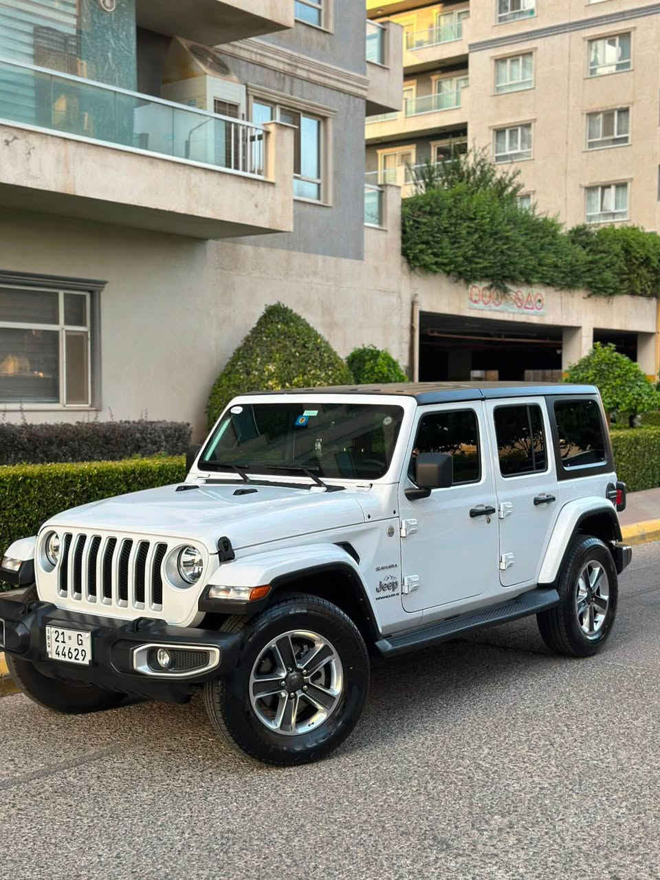 jeep wrangler
SAHARA -2023
بــێ بــۆیاخ 
V6  -4X4
مـواسەفات فــوول 
٤تایە تازەیە
بەناوەی خۆمەوەیە 
٣٣هەزار کم ڕۆشتـــوە 
دینار مـەسروفی نیە 
هەمووگیانی بەشەرت 
تەحــویل خـــرامە بەشەرت 
سەیارەکە زۆر جایزەو ماڵی دۆستە 
یەک دەستە 
شوێن ســـلێمانی 
*********** السليمانية, العراق
