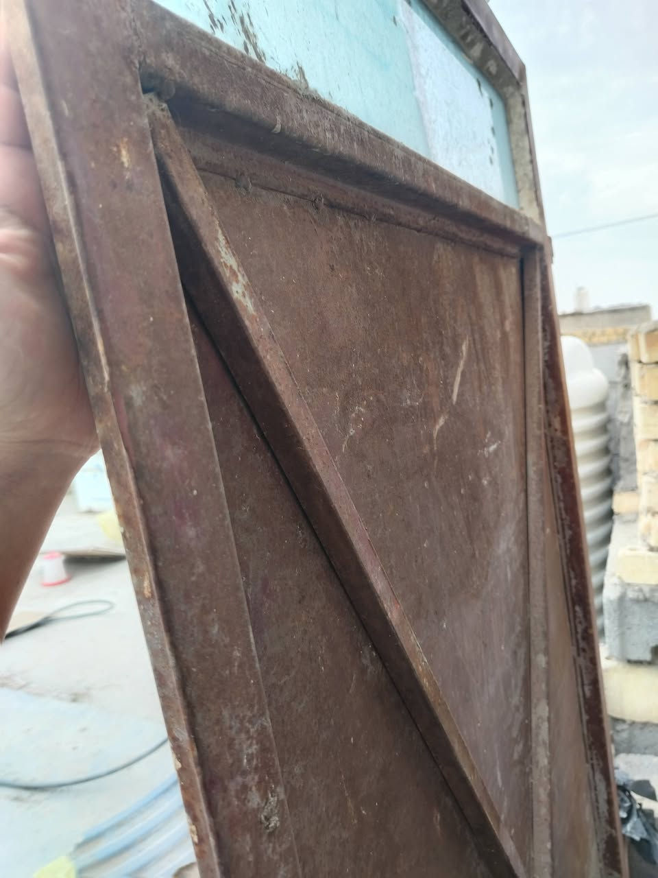 باب حديد • يحتاج صبغ • ٩٠×١٨٦