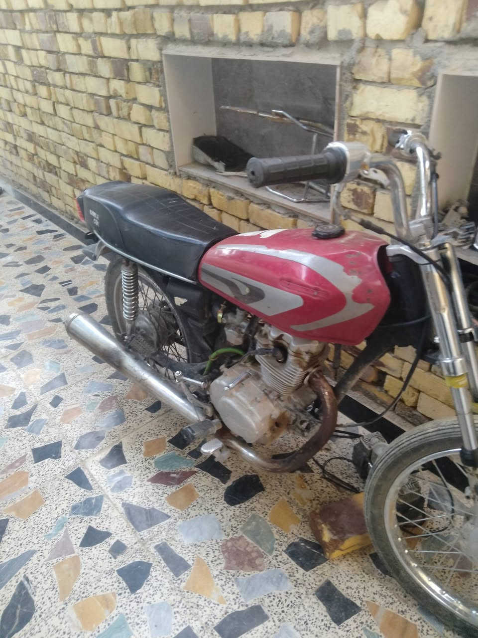 سلام عليكم دراجه للبيع بدون ومفتوحه يراني  سعر 325 *********** حجي حسن 2
مستعجل عله بيعتها
