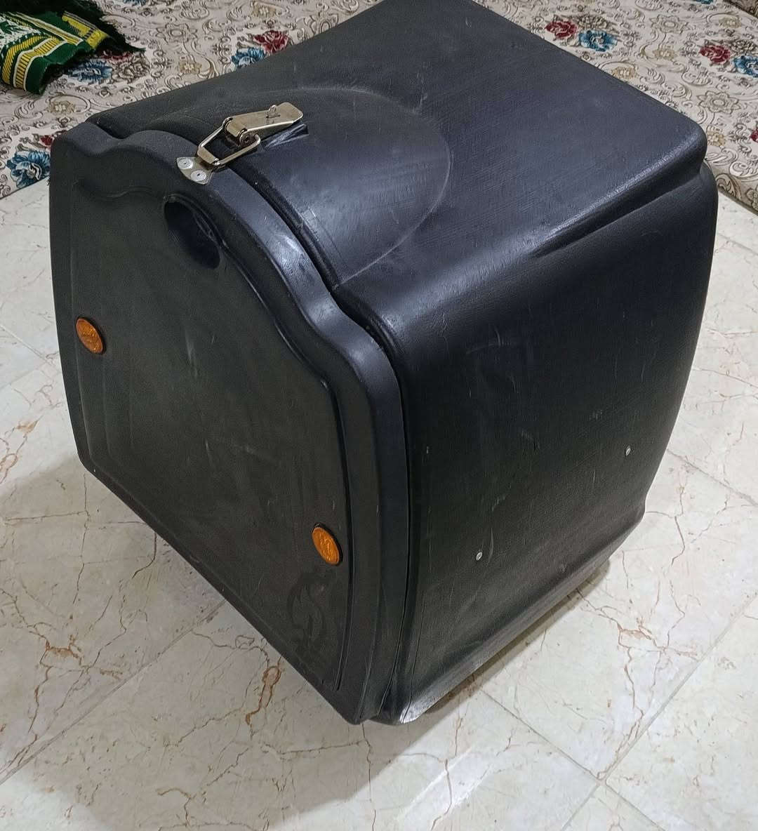 السلام عليكم صندوق درفري للبيع جديد قبل 3 ايام من شتريته ومبطن من الداخل السعر 35 مكاني البصره الزبير
***********
