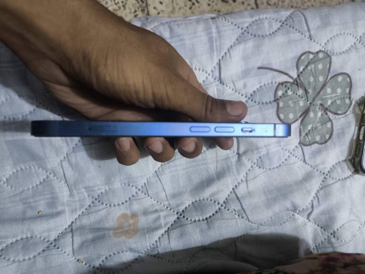 من رخصة الادمن 
ايفون 13 فرمته ونسيت البريد و الرمز ميفتح الا تخطي 
ذاكرة 128 
بطارية 83 
السعر 150
والتخطي مالة ب 75 الف
***********
