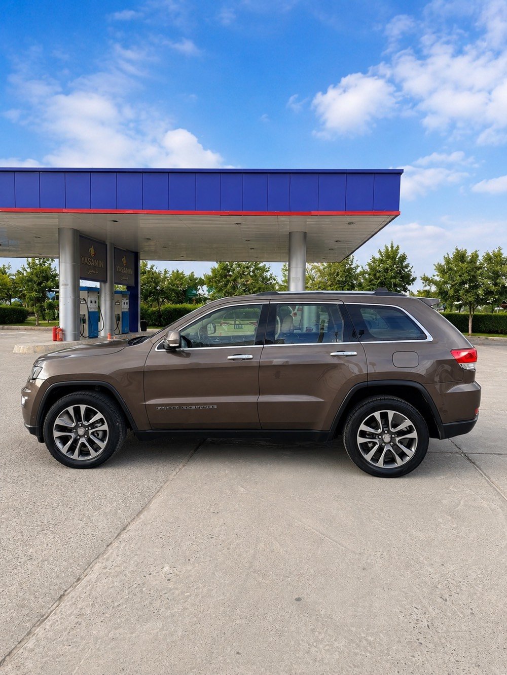 جيب گراند شيرۆكی 2018 (خەليجى شەریکەی هارلم)
قەپات مواسفات 4x4 Limited Plus 

فۆر ویل ، پانۆراما ، 3 شاشە ، کوشن سارد و گەرم ، حساسی پێش و پشت ، شاشە کارپلەی
هەموو گیانی بە شەرت هیچی نییە بێ سبوغ و بێ پارچە گۆرین
هەردوو دەعامی بە شەرت (( ٥٧ رۆیشتووە ))

زۆر خاوێنە و بێ مەسرەف (( گێر و مەکینە و تەقە ورەقە بە شەرتە ))

رەقەم و سەنوی نۆییە (( شوین // هەولێر ))

سعری (( ٢٤٩ وەرەقە و مەجالی تێدایە ))

***********
***********
