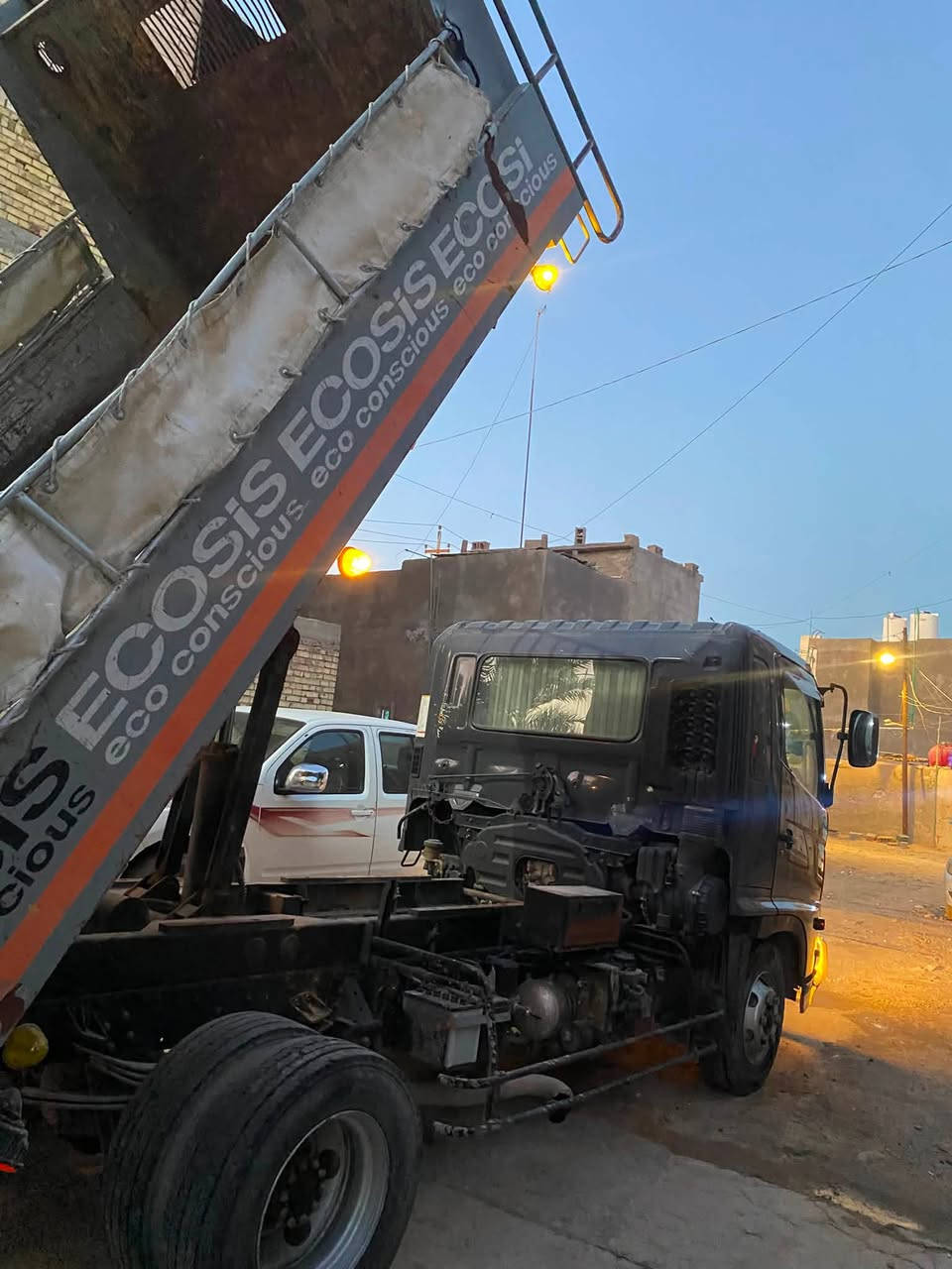 هينو قلاب البيع المكان بصره سياره مكينه 5سوبر فول عادي ***********تبريد ويه السويج
