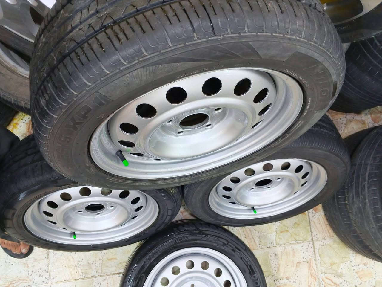 السلام عليكم ويل عادي حجم 16 كوري
مصبوغ سلفري جديد تايرات نضافه 70 
بيع او مراوس السعر 250
النجف مكتب الرشيد شارع صياغ الذهب 
***********
