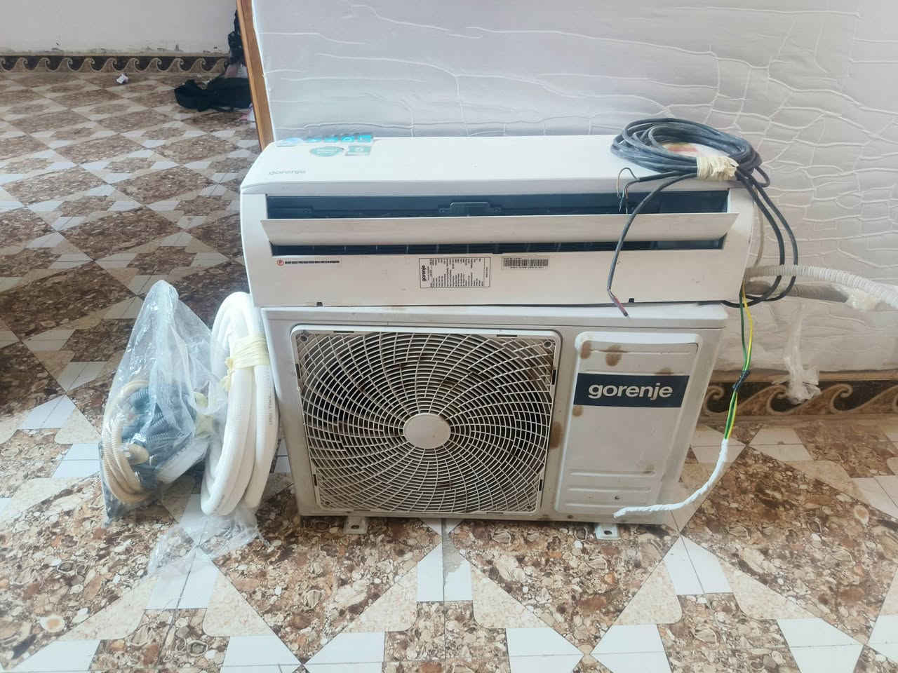 سلام عليكم
اغراض جديدة مستعملة ايام قليلة فقط 
ثلاجة ٨ قدم 
سبلت ١ طن انفيرتر 
شاشة جبسون فول ما مستعملة نهائياً مع كامل الملحقات 
الاغراض مستعملة  اقل الاسبوع نظيفات كلش 
مكانهن حي ميسان شارع الجامع مجاور مدرسة الكوفة للمتفوقين للتواصل على الرقم ***********

