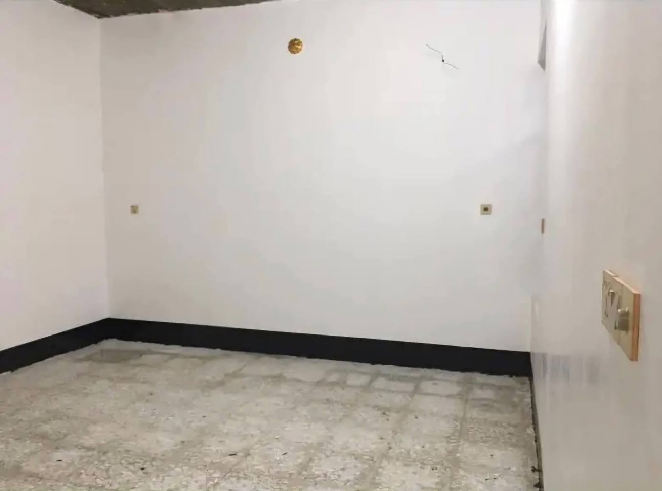 مكتب ولايه علي
بيت للبيع المساحه 120 متر طابو زراعي سند 25 اقرار محكمة مشمول بالتطويب

الأساس والسقف صب كونكريت مسلح بنيان طابوك 

يتكون من غرفة نوم وصاله واستقبال ومطبخ وصحيات داخليه وخارجيه وطارمه ومكشوفه 

العنوان البراكيه شارع المطار القديم قرب صيدليه صفا عبد الرضا 

السعر المطلوب 33 مليون وبي مجال 

للاستفسار اتصال أو واتس اب 
*********** أبو علي العبدلي

*********** علي العبدلي
