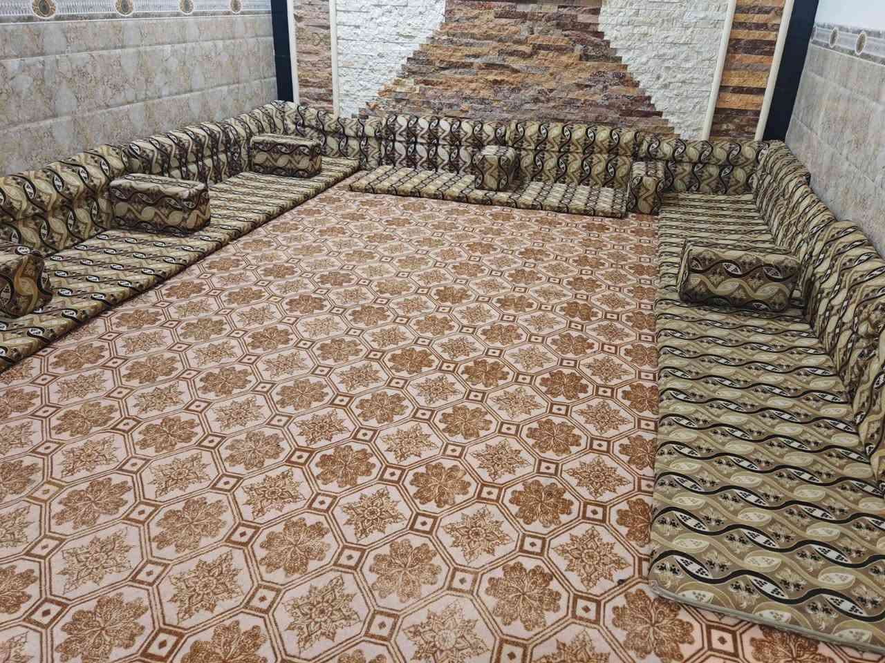 ديوان ارضي طوله بعرض 12متر
12مسند 6تكيات 6دواشك

نضيف مستعمل
ب120وبي مجال
رقم صاحب الديوان ***********
