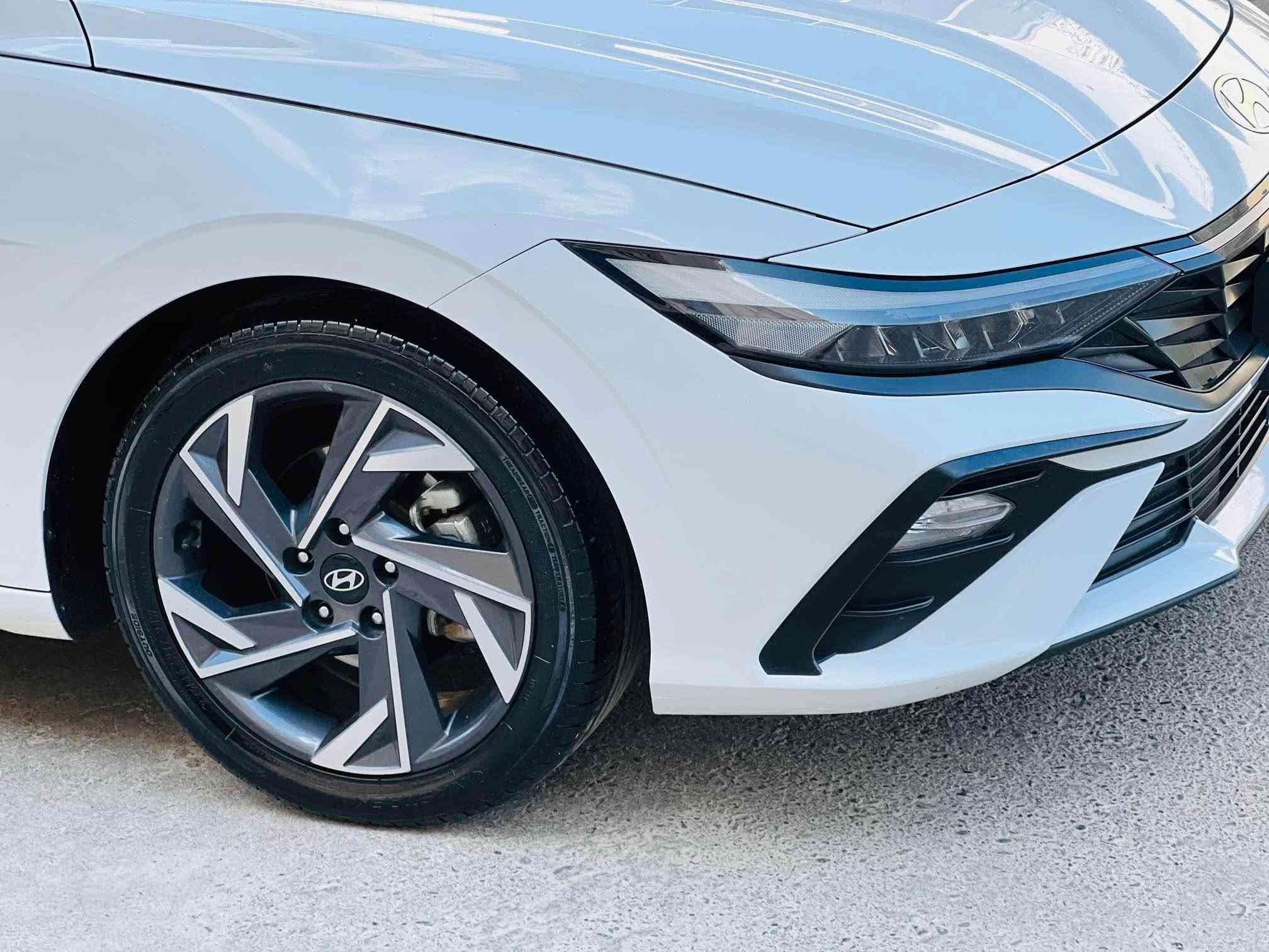 Hyundai ELANTRA
مودیل 2024
مواصفات فول فول  تجميع صینی ـ خلیجی
المسافة المقطوعة 70.000 کم 
المواصفات : سلایت ـ مقاعد جلد ـ سلایت ـ بلاجكتور
 ـ لایت ئوتو ـ تبرید لمس
حساس بلادی ـ کامیرا و شاشە
تحکمات ستیرن فول ـ سوکان ڤۆلیۆم
محرک مامفتوح 
اشایر بالمرایە و مراية شفط و كهربائي 
 السیارە جاهزە من کل نواحی 
السياره بذون صبخ بذون بارت 

سعر : 136 🔥 ورقە و مجال
مکان السیارە : اربیل
رقم اربيل  ـ ڕقم و سنوی و هزە و فحص جدید لـ 2030 بصمى 
تحویل ـ وکالە ـ غرامە بشرت 
موبايل *********** 📲
واتساب + فایبر

هؤندا الينترا. ٢٠٢٤ 
فول مواسه فات  تجميح سينى خليجى 
٧٠٠٠٠ كم رؤيشتوه 
مواسه فات سلايت گوشين جلد 
 لايتو به گلايت ليد 
شاشه كاميره حساس 
گيچ اليكترؤنى 
ئاوينه شه فت 
ويل كرؤم 
تبريد مرگزى 
ره قه موو سه نوى نوييه به ناوى خؤمه  ٢٠٣٠
سياره كه هيجى نيه بي سبوخه 
سحر ١٣٦ 🔥 مجاله كى كه م 
موبايل *********** واتساب أربيل, العراق
