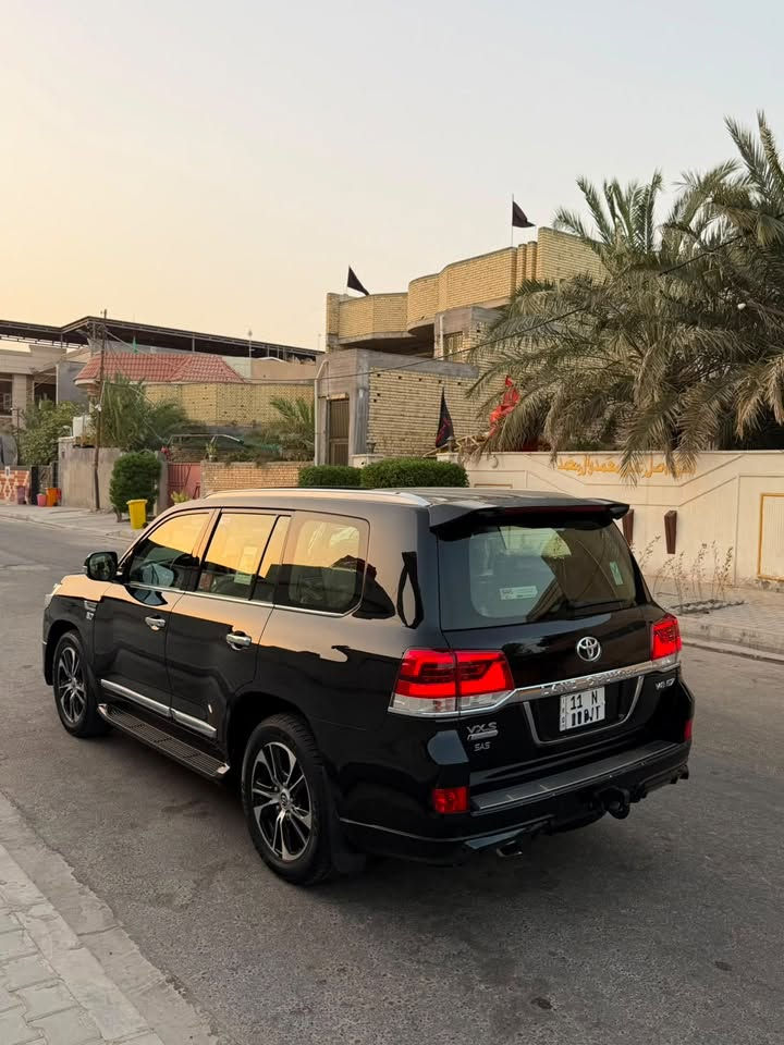 * سلام وعليكم ورحمة اللّٰه وبركاته 
    * ٧ الاندكروز مديل 2021•
    * v.x.s
    * مكينة_8) 5700
    *  ماشيه . 57 الف حقيقي
    * مغلف نانو .

موصفات _ لكزز _ جكات 
ستخدام شخصي 

* مكان سيارة بصرة
* ***********
