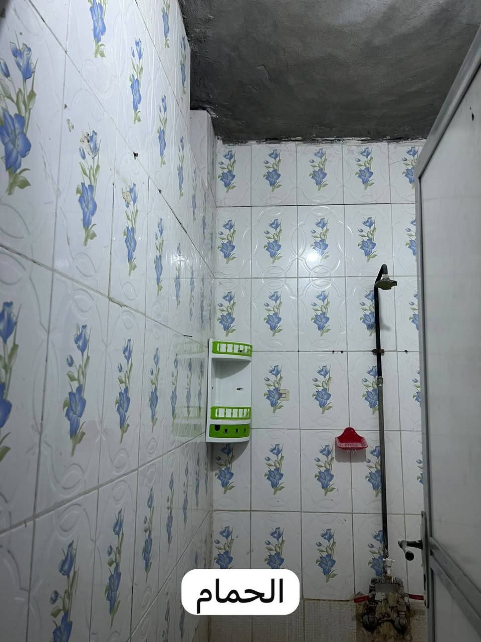 بيت للبيع في بغداد - جسر ديالى (طابو 25)
المساحة: 120 متر واجهة 9 نزال 13ونص
 البناء: طابق واحد
 الملكية: سند طابو (25)
 الموقع: بغداد - جسر ديالى - شارع مستشفى ابن الخطيب (شارع محمد مسير)
 الخدمات: المنطقة مخدومة بالكامل (ماء، كهرباء، مجاري، وتبليط)
 التفاصيل والتقسيم:
 استقبال
 صالة واسعة
 مطبخ
 غرفة نوم
 حمام وتواليت
 منور
 الحالة: جاهز للسكن ونظيف جداً.
📍 السعر: 41 مليون دينار (وبيه مجال للشراي الجاد)
📞 للتواصل والاستفسار: *********** (متواجد واتساب)

