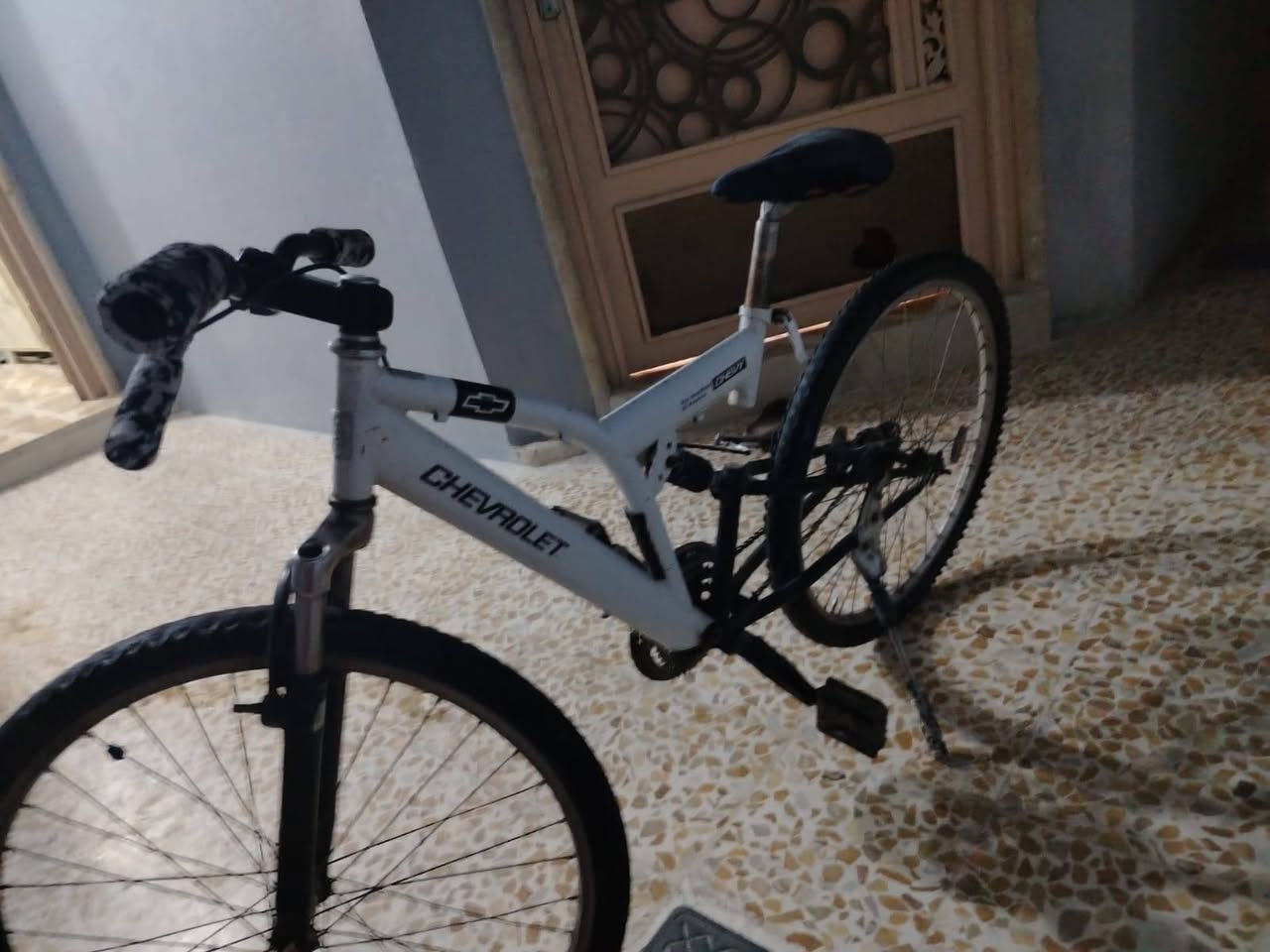 بايسكل شيفرولية أصلي امريكي🇺🇲 للبيع ب35 وبيه مجال المشاكل المكابح الوره مبيه شي بس الاماميه ماكو والنمرات بيه اماميه وخلفيه ماكو وايضن الدبل الأمامي طاك والخلفي شغال وما مصبوغ  للاستفسار الرقم *********** 👍
