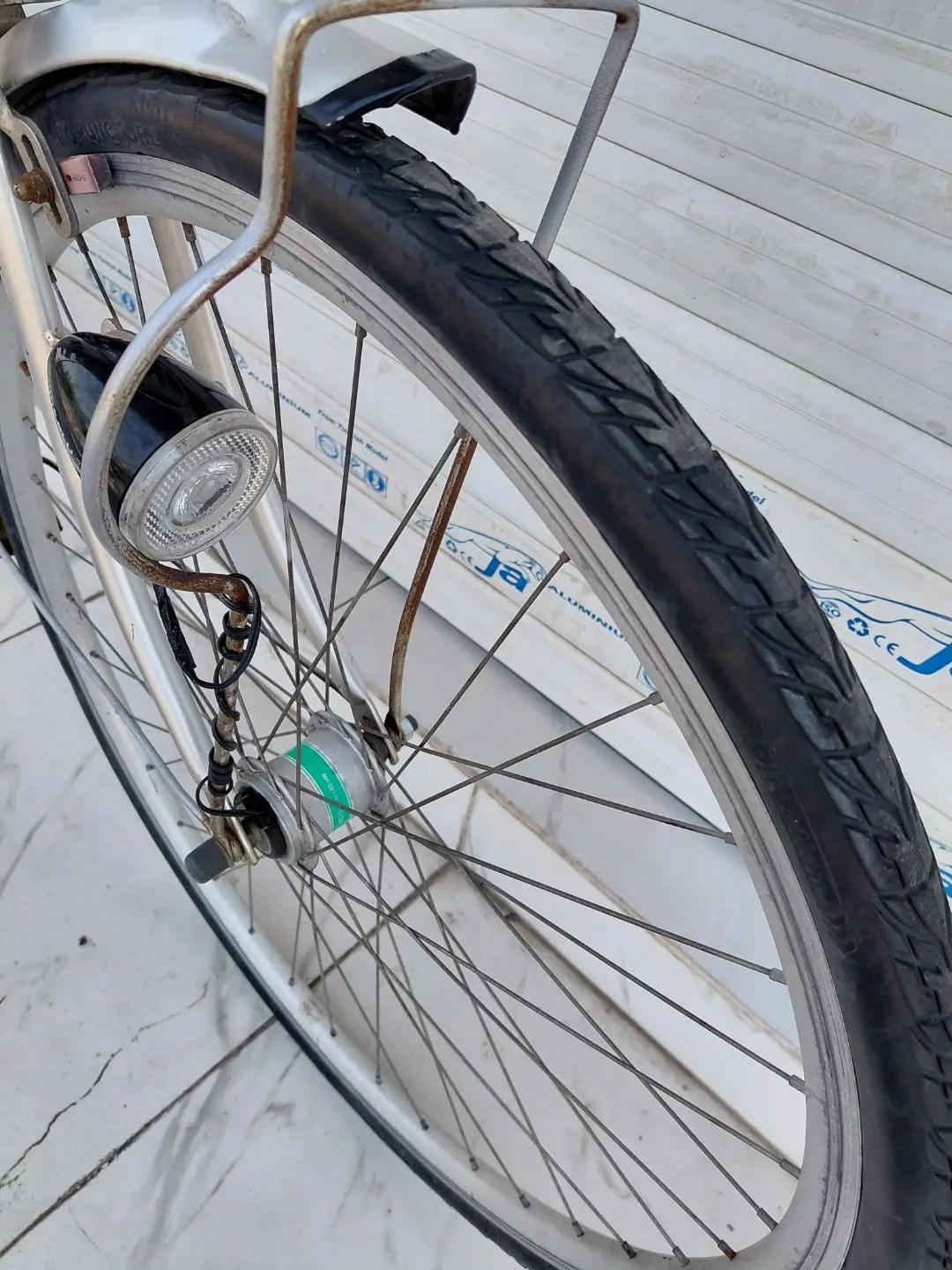 حجم 27 تايرات ربل ويالة طبقتين 6  سرعات SHIMANO ويل امامي ماكنيت LED السعر 150  الف     ✈يوجد توصيل لجميع المحافضات ✈ كركوك مدخل سايدين حي الاسرى والمفقودين  معرض ابو شيفان ( *********** )
