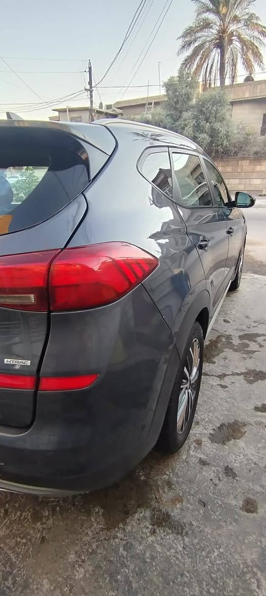 توسان 2019 وارد امريكي فول ماعدا فتحة القمارة
ماشيه ٦٣
الحادث فقط الصندوق الخلفي والصور موجوده على الخاص 
السعر 145 وبيه مجال
رقم الهاتف ***********
