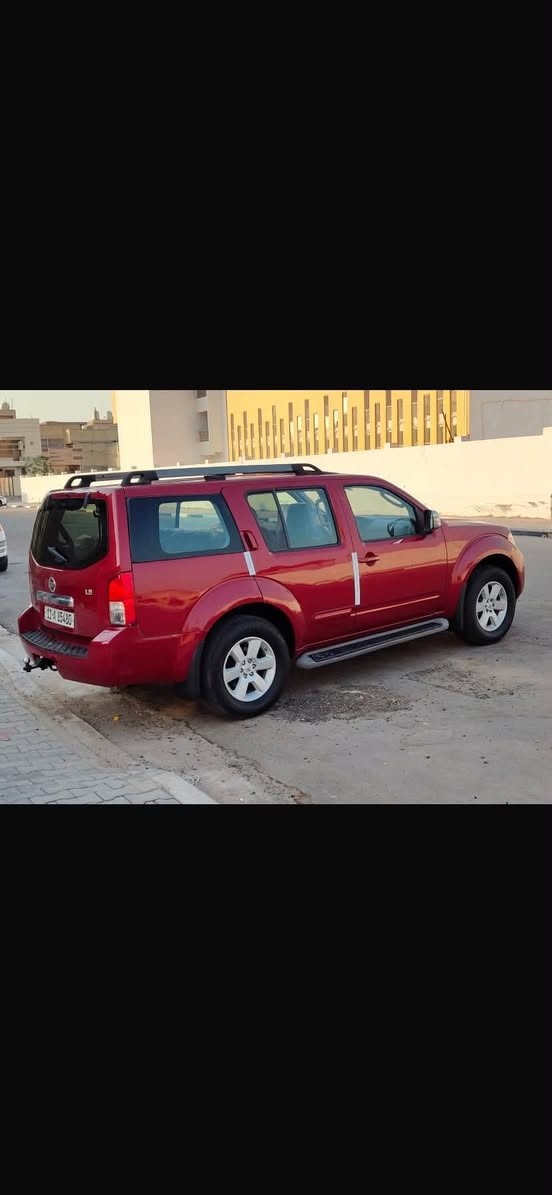 السعر 92الاستفسار ***********  نيسان باثفندر 2010 خليجي بيهه قطعتين صبغ اثر جراد والباقي مكفول السياره فول مواصفات فتحه سقف شاير بل مري مري شفط حساسات خلفيه اماميه كشنات كهربائيه شاشه دشبول نرماده دوست بانزين كهربائيه تبريد 3 قطع ثلج مكينه 6 سلندر كير مكفولات حداديه جديده تخم تاير جديده السياره جديده وجاهزة رقم بغداد نكليزي مشروع وطني مكان السياره كربلاء
