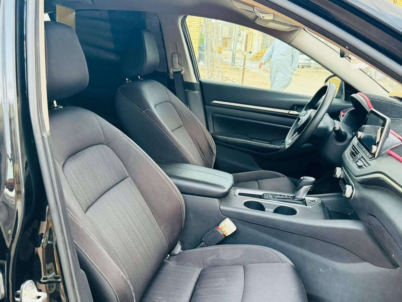 نـيسـاَن الــتـيمــاَ
Altima/2022
كافــة التـفاصـيـلـَ .....

المحــرك والأداء 
2.5 لتر 4 سلندر
القوة: 188 حصان 
القير: Xtronic CVY
سعة التانكي: 16.2

⭐ تجهيزات SV
فئة SV أعلى من S،
Apple CarPlay وAndroid Auto
Bluetooth
SiriusXM
تشغيل عن بُعد مع تحكم بالمناخ
مثبت سرعة
مقعد سائق كهربائي 8 وضعيات
مقاعد قماش
أنظمة أمان Nissan Safety Shield 360 
تشغيل بصمة/زر
دخول ذكي
مقاعد جلد
مقاعد أمامية مدفأة
شحن لاسلكي للهاتف 

وسيـلة الامـان
Nissan Safety Shield 360
فرملة طوارئ أمامية
تحذير من النقطة العمياء
تنبيه حركة المرور الخلفية
تحذير مغادرة المسار
أنوار عالية أوتوماتيكية
مثبت سرعة ذكي
        

       :Nissan USA Altima 130$
*********** 📞
