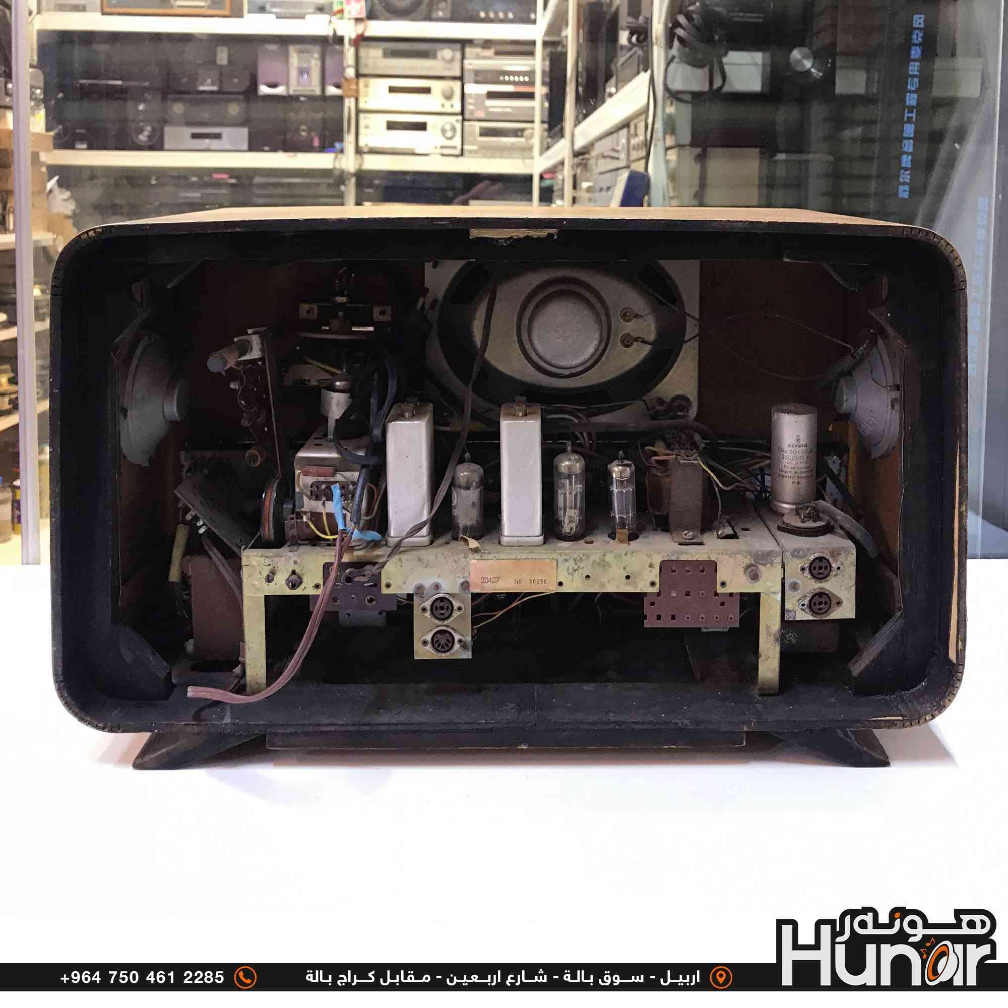 KORTING RADIO CLASSIC FM
هذا الجهاز هو راديو لامابي (أنبوبي / Vacuum Tube) ألماني كلاسيكي من طراز Novrum Stereo (صُنع بواسطة شركة Körting لشركة Delmonico).

​تفاصيل الجهاز:

​الموجات (عدد الموجات/الموجات المتاحة): يحتوي على 4 موجات رئيسية يُمكن التبديل بينها عبر مفاتيح التحكم والأزرار في واجهة الترددات: 
​عمر الراديو: 

​سنة الصنع: صُنع هذا الطراز في بداية ستينيات القرن الماضي (حوالي 1961 - 1964). 

​العمر: يتجاوز عمره 60 عاماً (نحو 62 إلى 65 سنة). 

​ملاحظات إضافية: 
( کوردی • عربي )

🟢توصيل موجود الي جميع المحافضات
🟡گەياندن هەیە بۆ هەموو شوێنێک

🟠مــعـرض هــونـەر
🔸للـصوتــیات(امبلیفایر• سماعة• رادیو• انتیك• مایكروفون)
🔸عــنـوان• اربیل سوق بالة • شارع اربعین
🔸مـوبایـل• ***********
                   ***********

🔵پـێـشانـگای هــونـەر
🔹بۆ ئامێری دەنگی و کارەبایی(ئیمپلیفایر• سەماعە• ڕادیۆ• مایکرۆفۆن)
🔹ناونیـشان• هەولیر • بازاری لەنگەی ٤۰م
🔹مـــۆبـایـل• 
***********
***********

•••••••••••••••••••••••••••••••••••••••••••••••••••
#iraq #kurdistan #duhok #zaxo #hawler #karbala #slemani #erbil #baghdad #kurd #kurdish #akre  #karkuk #kuwait #najaf
#amplifier #audio #subwoofer #sound #music #audiophile #bass #stereo #amplifiers #speaker #soundsystem #speakers
#اربيل #العراق #بغداد
​بلد المنشأ: ألمانيا الغربية (Western Germany).

​النظام: يعمل بتقنية الصمامات المفرغة (Vacuum Tubes) ويدعم الصوت الاستريو (Stereo).

​التصميم: الهيكل خارجي مصنوع من الخشب الطبيعي

​UKW / FM (موجات إف إم / الترددات العالية جداً)

​KW / SW (الموجة القصيرة - Short Wave)

​MW / AM (الموجة المتوسطة - Medium Wave)

​LW (الموجة الطويلة - Long Wave)

​عمر الراديو:

نص مكتوب في الصور:
- 32cm 54cm 22cm +964 750 461 2285 اربيل - سوق بالة - شارع اربعين - مقابل كراج بالة Hunar هونه ر
- +964 750 461 2285 اربيل - سوق بالة - شارع اربعين - مقابل كراج بالة Hunar
- +964 750 461 2285 اربيل - سوق بالة - شارع اربعين - مقابل كراج بالة
- +964 750 461 2285 اربيل - سوق بالة - شارع اربعين - مقابل كراج بالة Hunor
- +964 750 461 2285 اربيل - سوق بالة - شارع اربعين - مقابل كراج بالة هونر Hunar
- +964 750 461 2285 اربيل - سوق بالة - شارع اربعين - مقابل كراج بالة Húnor
- +964 750 461 2285 اربيل - سوق بالة - شارع اربعين - مقابل كراج بالة هنور Hunar