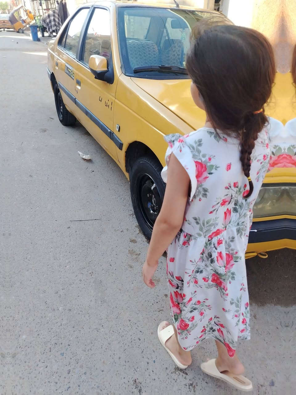 سلام عليكم 
بيجو لميس 2015
سياره كير ومكينه كفاله 
تخم تايرات 
حداديه جديده 
صدر كله جديد 
غرفتها مرتبه 
وسياره شوفت عينك نضافتها 
مكاني بغداد مدينه لصدر حي لكوفه 
لسعر 32$
رقم صاحب السياره ***********
