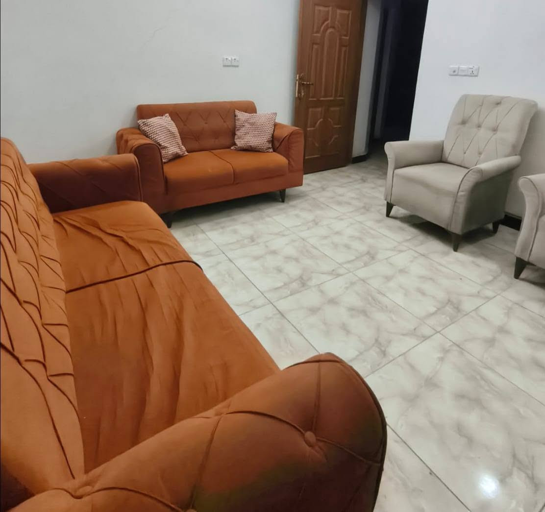 السلام عليكم 
تخم 7 مقاعد 
نضيف مابي اي ضرر 
السعر 300 وبي مجال للشراي 
العنوان بغداد حي البتول واكو توصيل 
*********** بغداد, العراق
