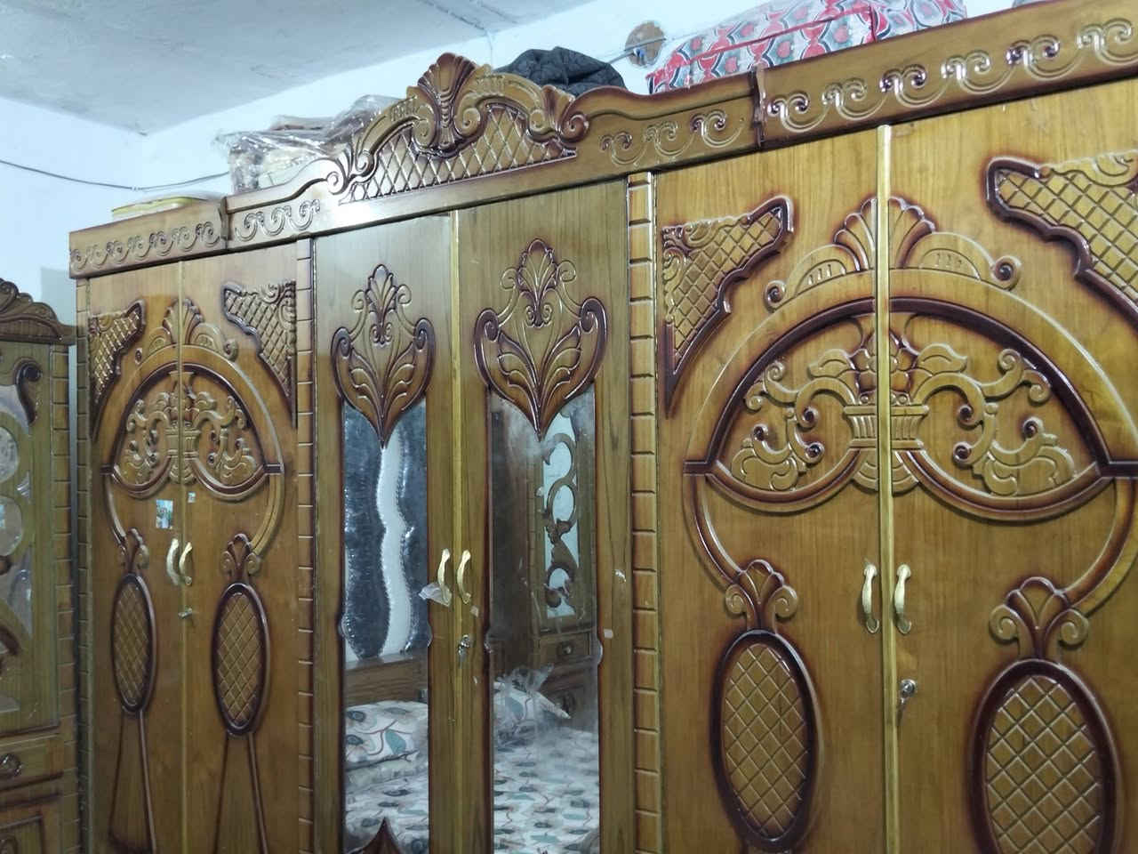 غرفة نوم عراقية للبيع بسعر 750 و بيها مجال مكاني البصرة النشوة نظيفة مستخدمة سنتين فقط للتواصل ***********
