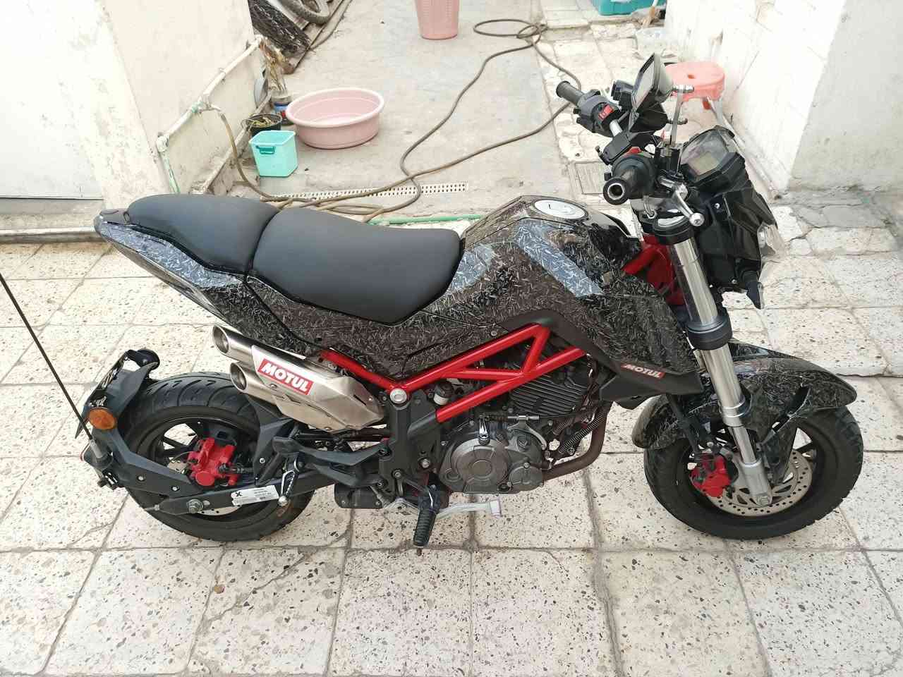 السلام عليكم ورحمة الله وبركاتة
دراجة بنلي 135cc tnt للبيع 
موديل:2022
ممفتوحه 
اوراق كامله بدون رقم 
العنوان: بغداد حي العامل 
للاستفسار: ***********
السعر: 1600 وبيها مجال للشراي
