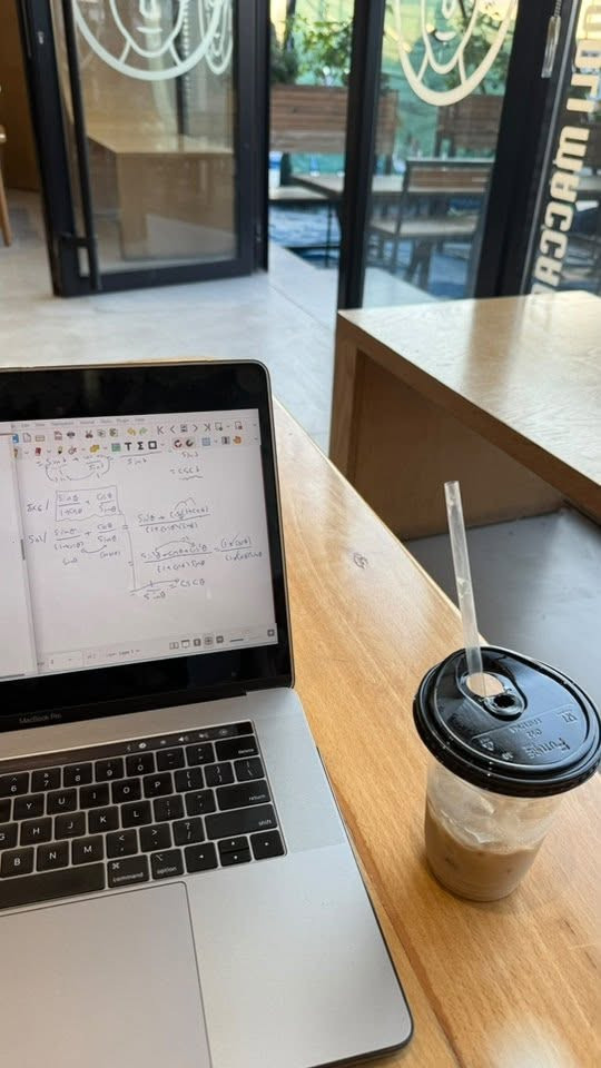 ماك بوك برو للبيع - MacBook Pro 15-inch 2018
📌 المواصفات:

 • الموديل: MacBook Pro 15 إنش، 2018
 • المعالج: Intel Core i7 سداسي النواة، 2.2 GHz
 • الرامات: 16 GB DDR4 (2400 MHz)
 • كرت الشاشة: Intel UHD Graphics 630 - 1536 MB
 • نظام التشغيل: macOS Sequoia 15.5 (آخر تحديث)
 • حالة البطارية: طبيعية (Normal) ✅

🔋 ملاحظة: البطارية بحالة جيدة (Normal Condition) وميزات المحافظة على عمر البطارية مفعّلة.
السعر ٨٠٠ الف وقابل للتفواض

*********** واتساب
