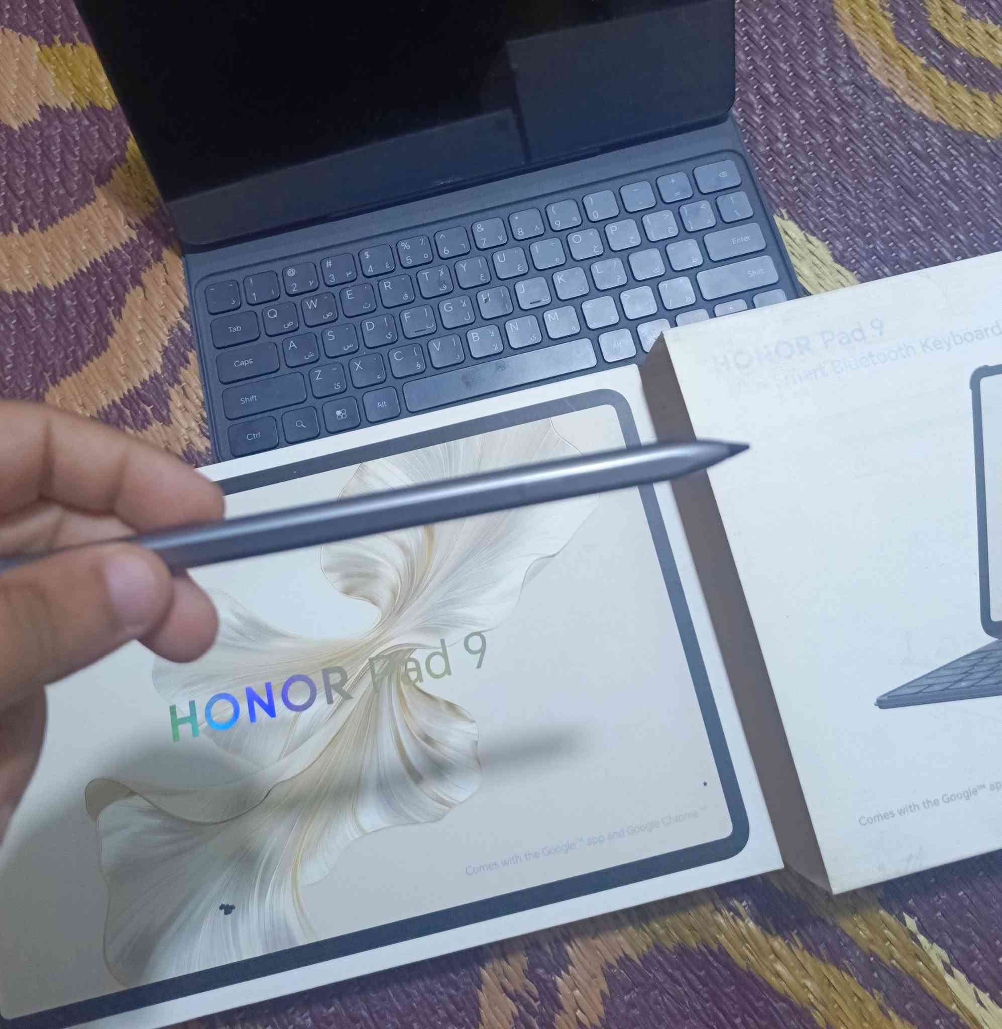 ايباد هونر باد٩ الغني عن التعريف
شاشه١٢ انج كبيره
الذاكره256 
يدعم١٢٠هرتز للشاشه 
مخصص للدراسه ومشاهده الافلام وكذلك يدعم من٤٠ الى٦٠فريم لعبه البوبجي 
يجي ويا كيبورد + قلم 
النظافه مالته١٠٠بالميه شخط مابي 
يدعم الشحن السريع 
كلشي شغال بي سماعات ستريو كامره يدعم راحه اليد للي يستخدم القلم لغرض الدراسه وابحث عليه على اليوتيوب وشوف مواصفاته بشكل تفصيلي
السعر٢٦٥الف وبي مجال بسيط للاستفسار
واتس***********
او ماسنجر
