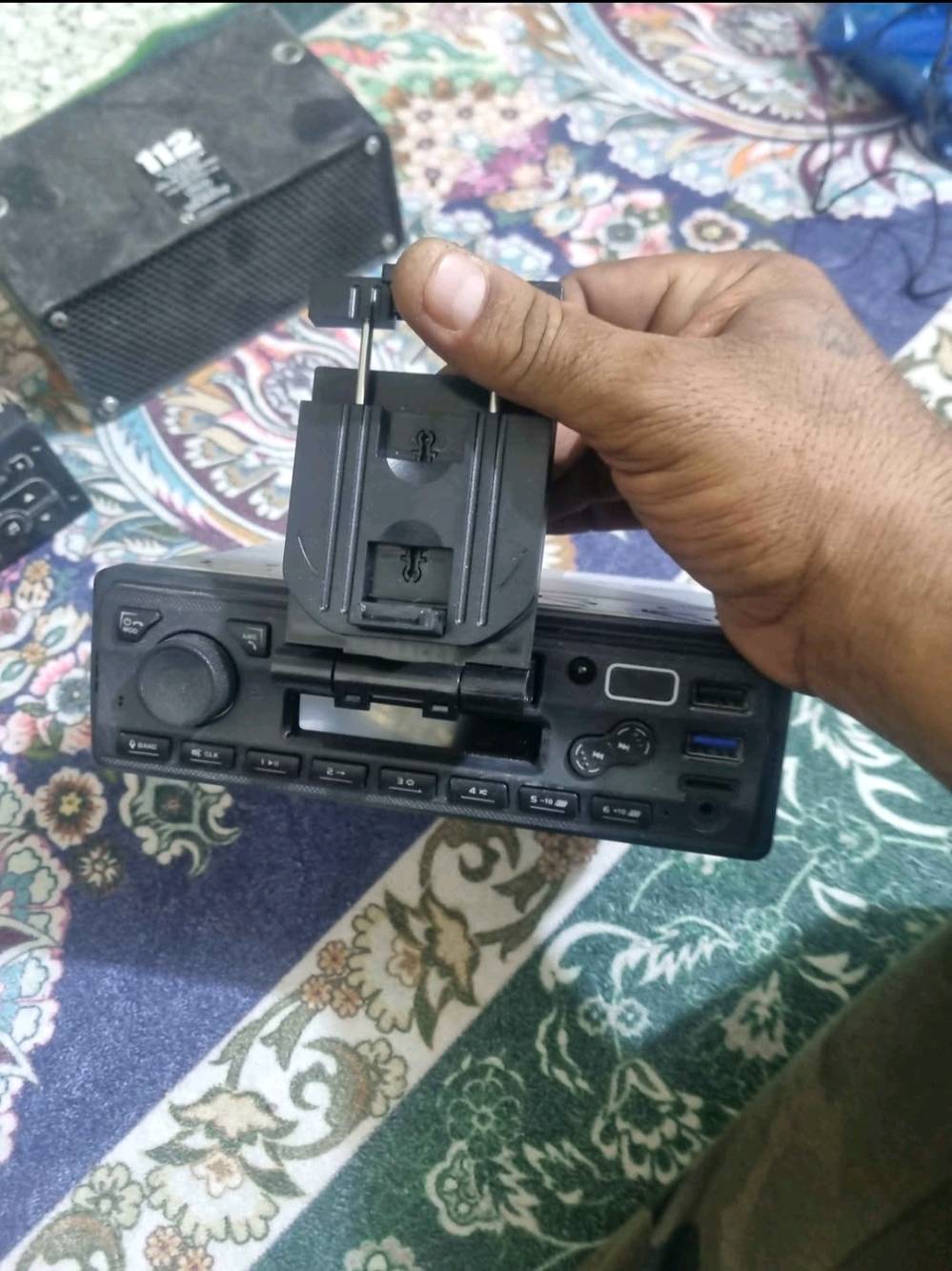 غراض كلمن وسعرهه مكتوب على الصوره السعر وعندي سلف مال بيجو ٢٠٦ موديل ٢٠٠٨ السعر ٢٥ الف مكاني بغداد حسينية الراشديه (***********) بي واتساب