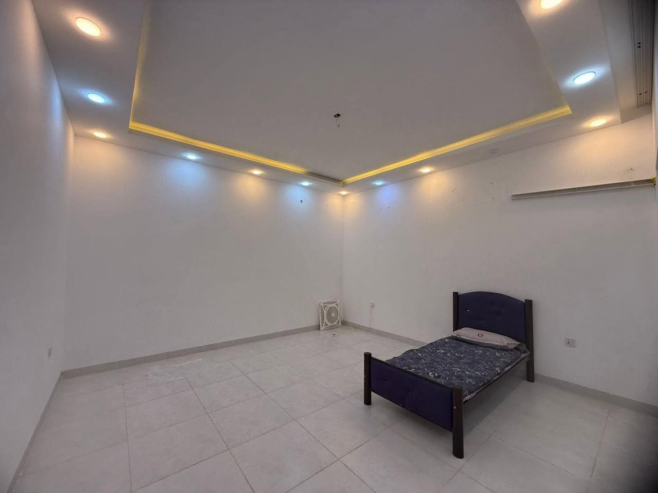 🏡 بيت للبيع – موقع مرتب ومواصفات ممتازة ✨

📍 العنوان: وند ستي بالفلكة الثانية عاليسار، ثالث فرع عاليسار، ثاني بيت
 
📐 المساحة: 200 متر
🏠 طابق واحد

🔹 يتكون من:
▪️ غرفتين نوم
▪️ صالة
▪️ استقبال
▪️ مطبخ حار وبارد
▪️ صحيات

🔸 مميزات البيت:
✔️ البناء طابوق مو بلوك
✔️ سقوف مغربية
✔️ الأبواب والسيراميك مختارين شخصي مو من الشركة
✔️ البيت مرتب وشغل نظيف

💰 السعر: 155 مليون
📌 بي مجال قليل للجادين

⚠️ لا يوجد قسط أو قرض على البيت
✔️ فلوس البيت كاملة مدفوعة للشركة

📞 للاستفسار: ***********
