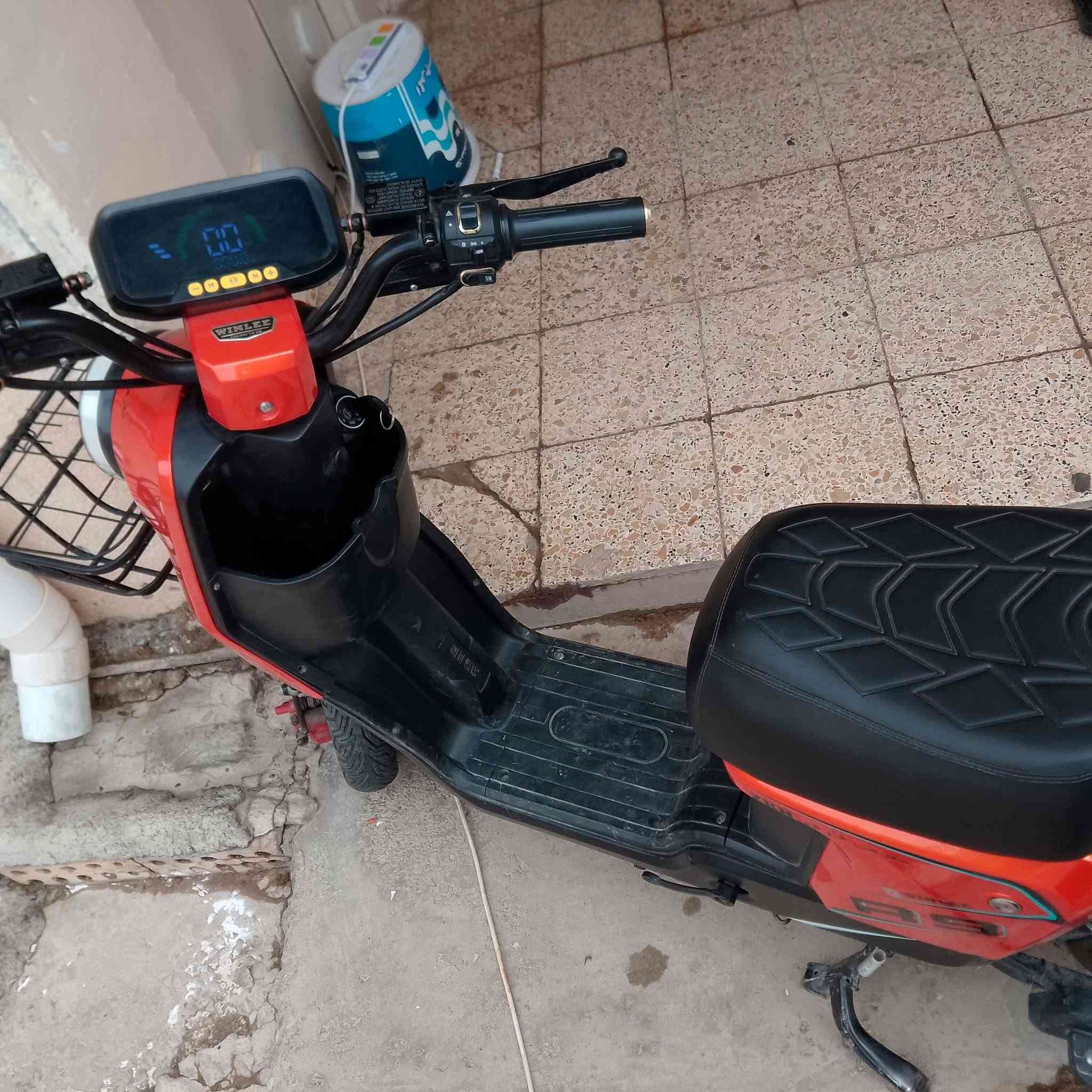 سلام عليكم R9للبيع بعده جديد بعده شهر
490 
خمس بطاريات 32امبير
بسكل شرط 
كهربائية كامل شغال 
سرعه 109
موديل 2026
الرقم ***********
