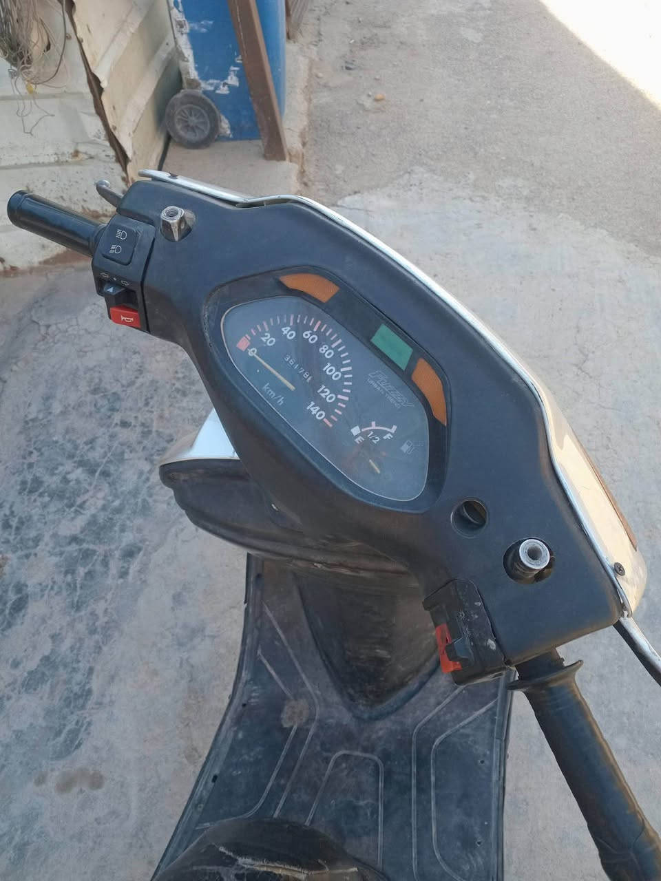 فراشه 140 مكينه بلاديه كهربائيات هورن دبلات كابريتر كله بلاد  جيب فيتر وفحص مكينه ناعمه شلعه فول تراي وين ميعجبك السعر 400 بيه مجال قليل 
مكاني بغداد ***********

