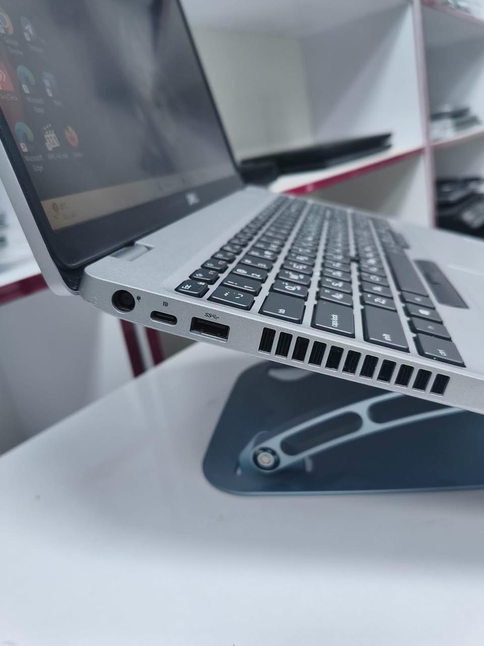 Dell Latitude 5510 • شاشة لمس • i5 الجيل العاشر