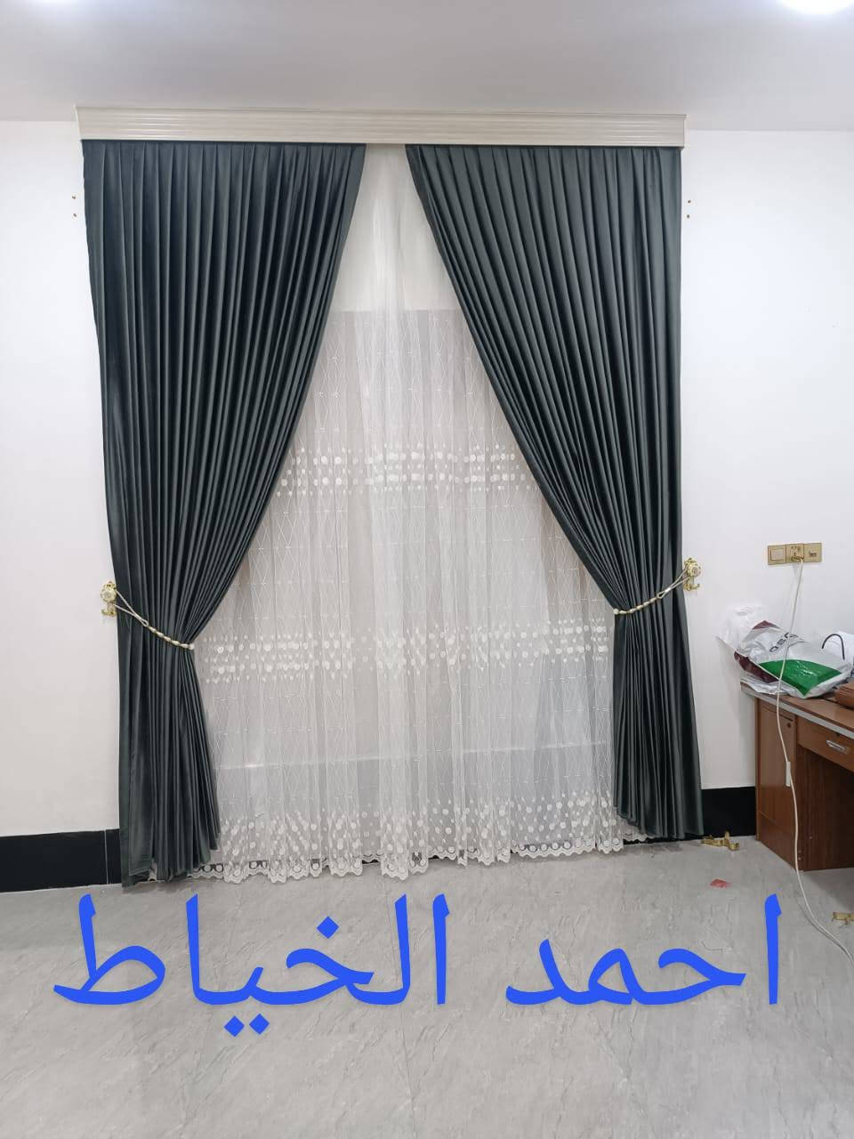 احمد الخياط للستائر لعمل كافة أنواع الستائر وبحسب القياس وبئسعار مناسبه جداً العنوان النزيزه خلف الحديقه العامه مقابل مول الوليد للاستفسار الارقام التاليه ***********.  ***********
