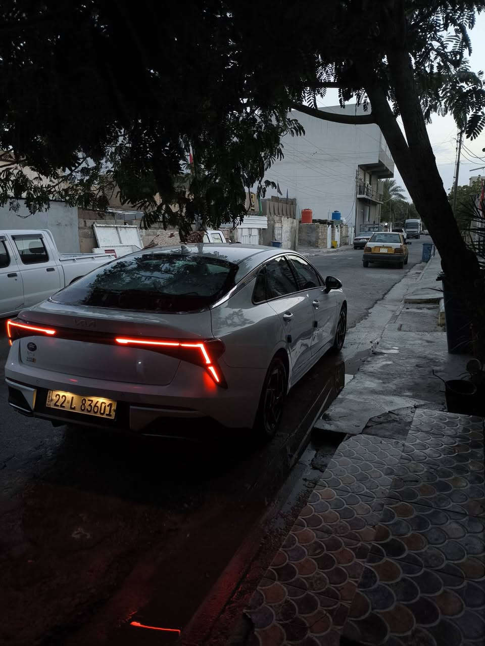 موديل 2024 K5
فول مواصفات عده لبانوراما 
ماشيه 21الف سياره خليجيه 
بعدها بوضع زيرو مكاني واسط عزيزيه 
سعر 207وبي مجال 
سياره بيها ملاحضه بسيطه بي دي ار بلباب خلفي ع كد شبر عندي صوره قبل تصليح 
سعر 207وبي مجال 
مكاني واسط عزيزيه ***********
