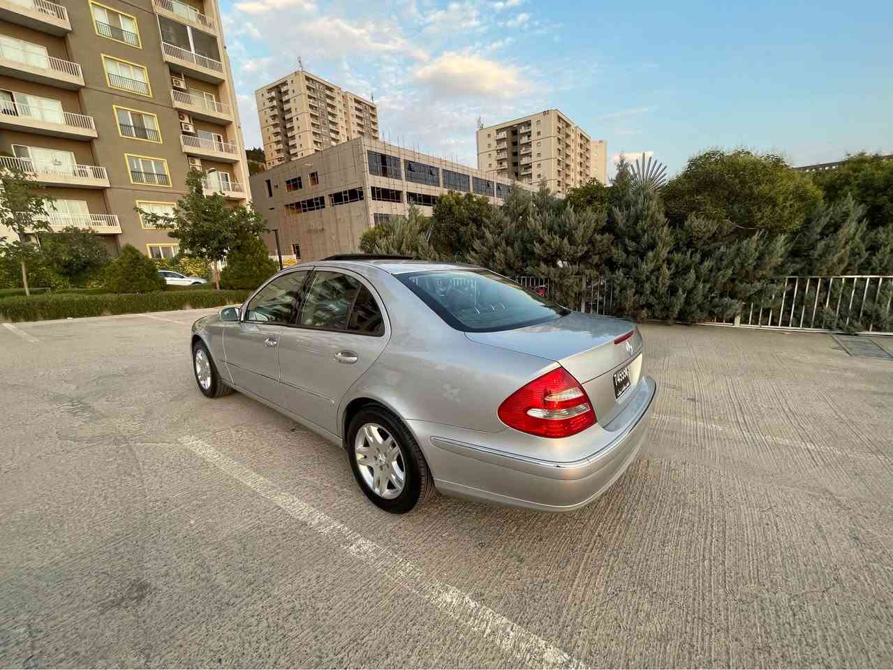 mercedes  e class 2005
مارسيديس  براوه يه براوه ى دوبه يه  ٤٥$ مه جاليكى كه م
مه كينه ى ٣٢٠ v6 مه رغوب بخ نزين زوركه م اخوات
فول فول مواسه فات سلايت جام اوتو اوينه اوتو  
ته بريد به شه رت بريكى به سراوه جامى بيشودوا هه لكيراوه كودى مرورى بوكراوه داروبه ردى به شه رت
كيرومه كينه به شه رت *********** *********** السليمانية, العراق
