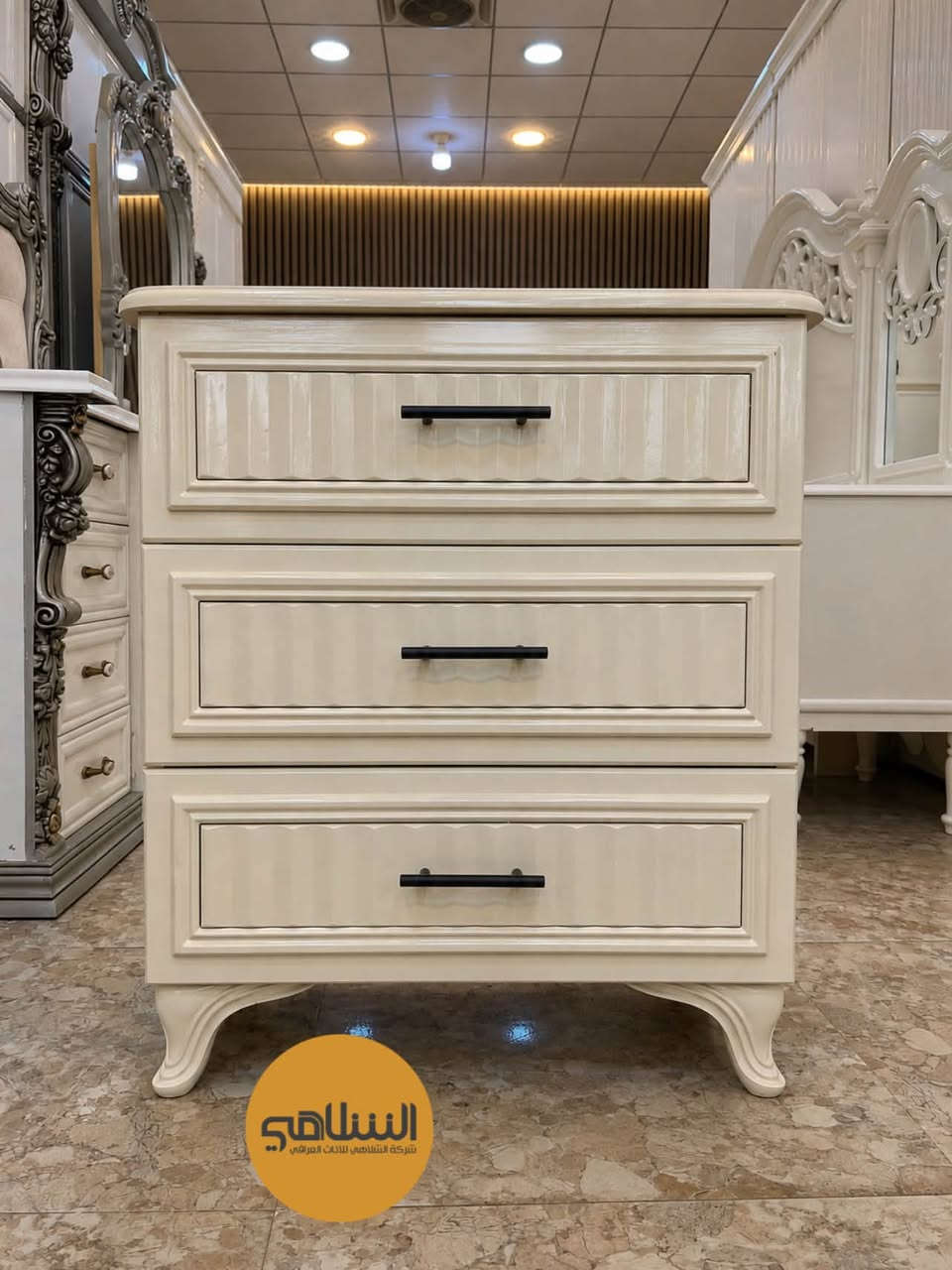 موديل مشگاة 

نجارة عراقية 100‎%‎ 

ضمن وجبة الدرجة الاولى 

السعر 3 ملايين وربع فقط 

غرفة 6 ابواب طابقين محلق 

وجه الكنتور خشب MDF

داخل الكنتور صاج طبيعي 4 ملم 

ظهر الكنتور جرجوبة شد براغي

القاعدة الارضية للكنتور بلوك صاج 

ارتفاع الكنتور 245سم

عرض الكنتور 306سم

عرض الكنتور مع زاوية الملابس 414سم

شركة الشلاهي للأثاث العراقي 

العنوان محافظة واسط قضاء العزيزية قرب كراج بغداد 

خدمة التوصيل والشد مجاناً الى جميع محافظات 
العراق

خدمة استبدال الغرف القديمة بالجديدة مع الاتفاق على الفرق 

خدمة الصيانة ما بعد البيع لمدة سنتين مجاناً 

***********

***********
